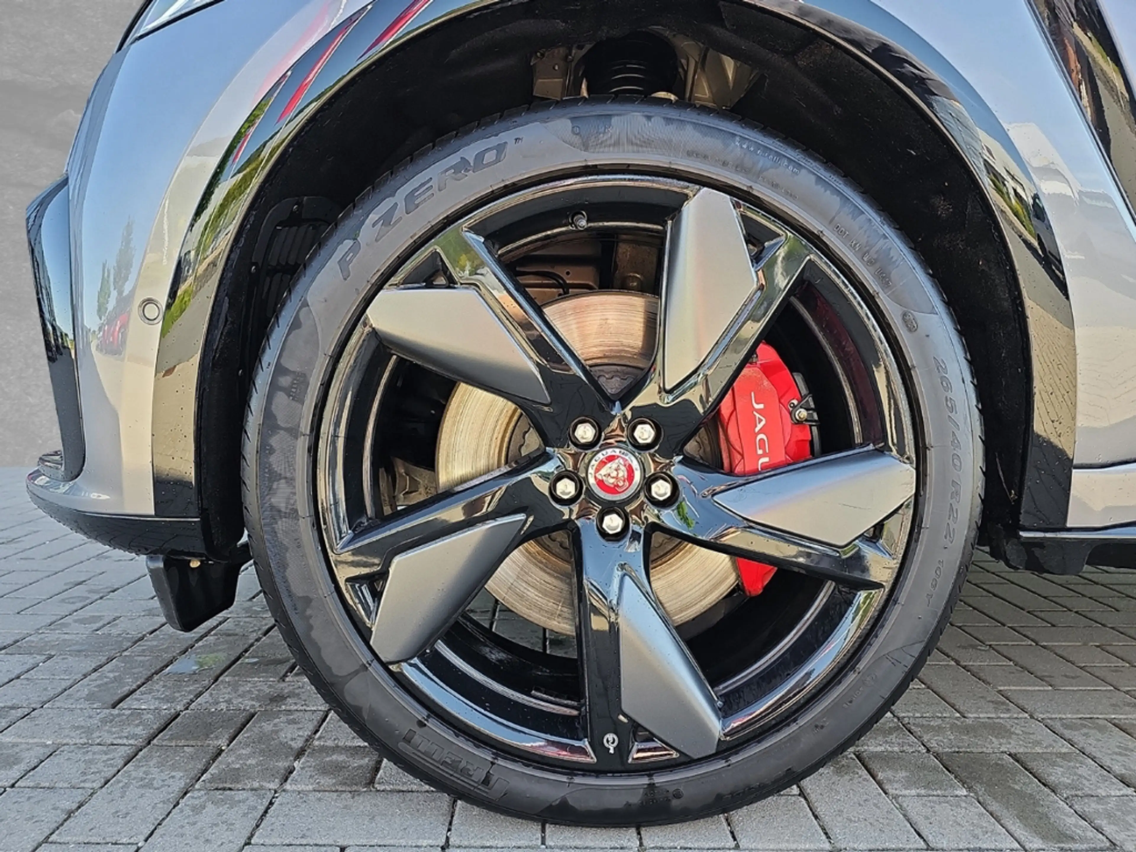 Jaguar F-Pace P550 SVR — photo 10
