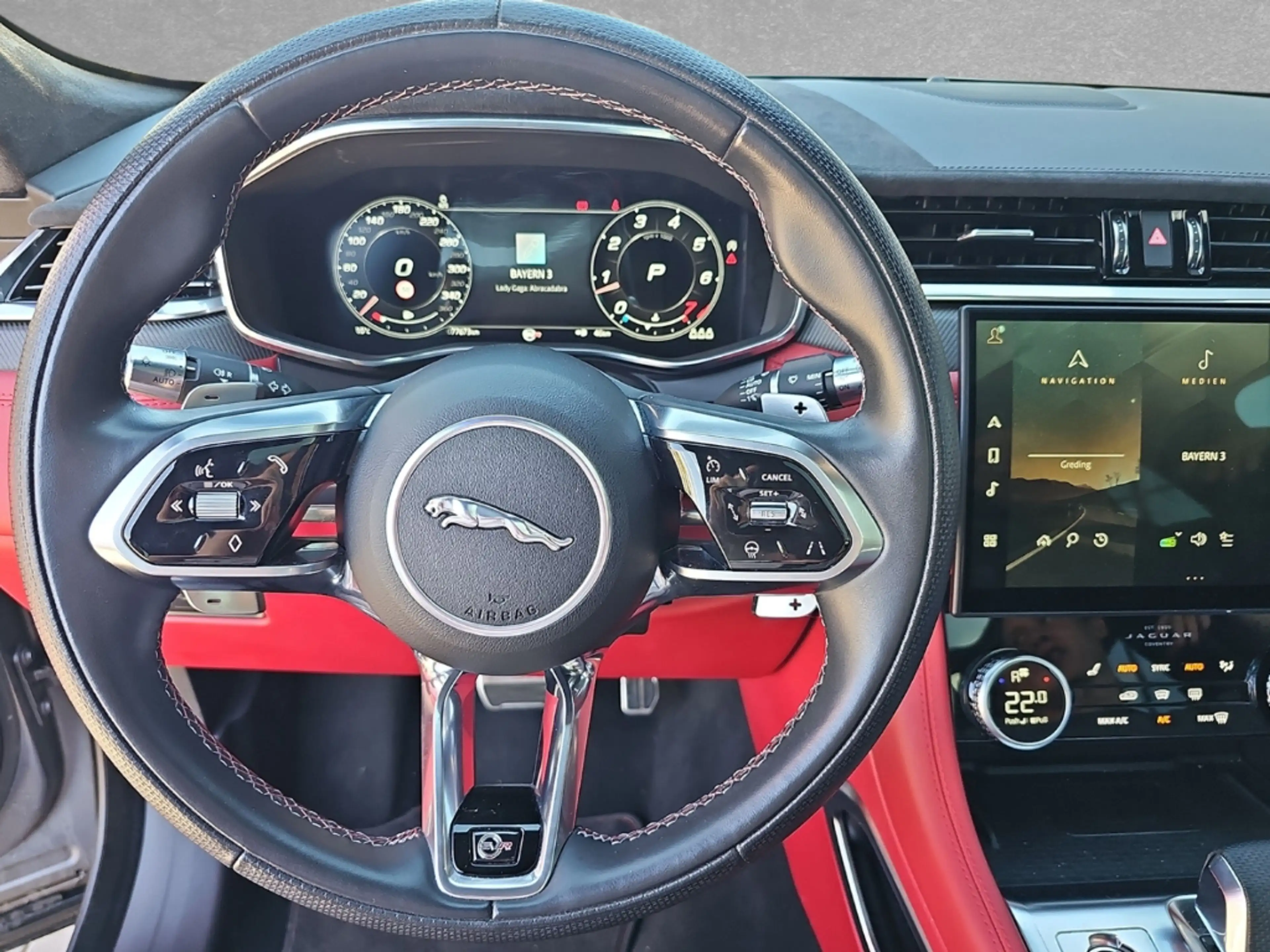 Jaguar F-Pace P550 SVR — photo 12