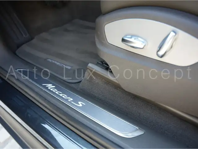 Porsche Macan view 15