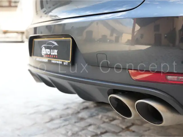 Porsche Macan view 11