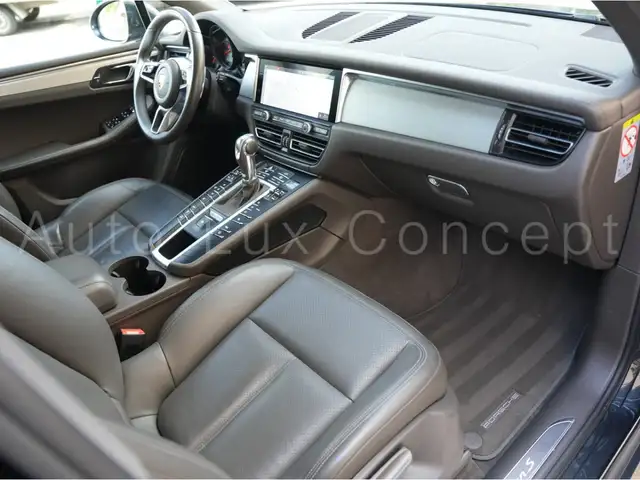Porsche Macan view 6