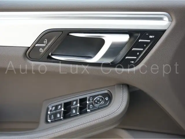 Porsche Macan view 14