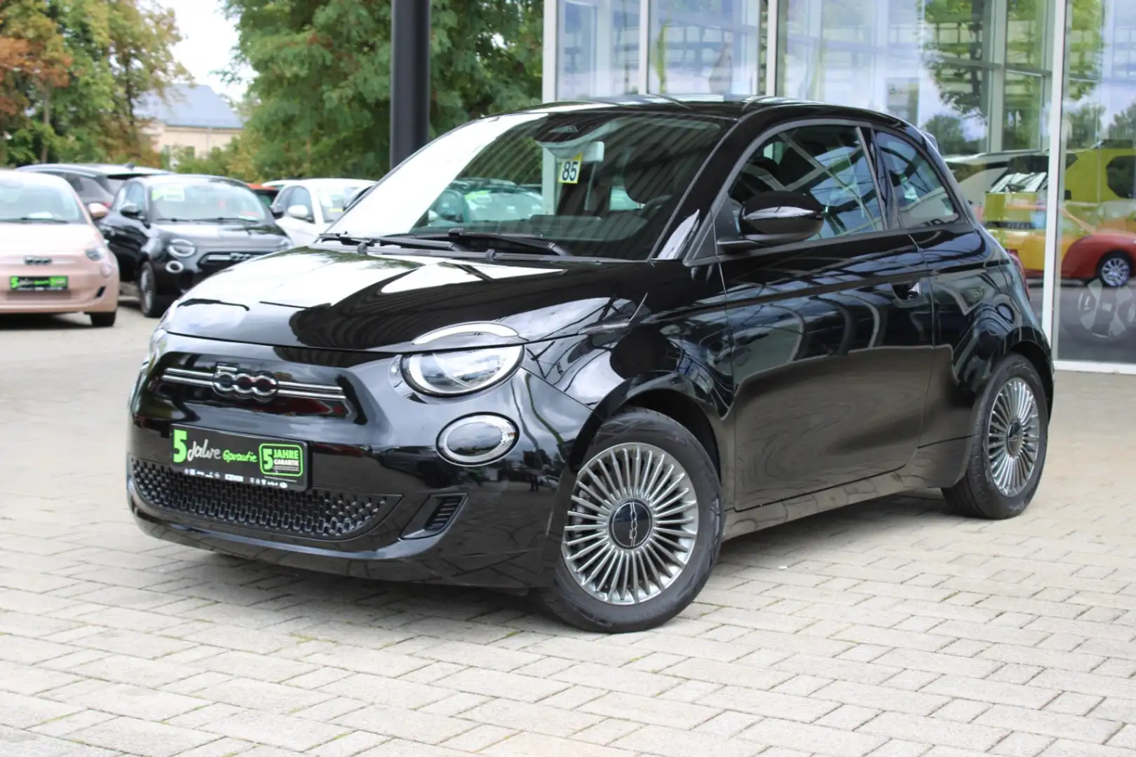 Fiat 500e Lim. ICON 42kWh Navi+KlimaA+AUT+SpurH Schwarz - 2