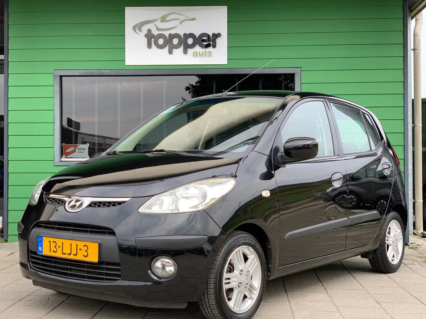 Hyundai i10 1.1 Dynamic XL | Met Airco | ParkeerSensor Achter Noir - 1