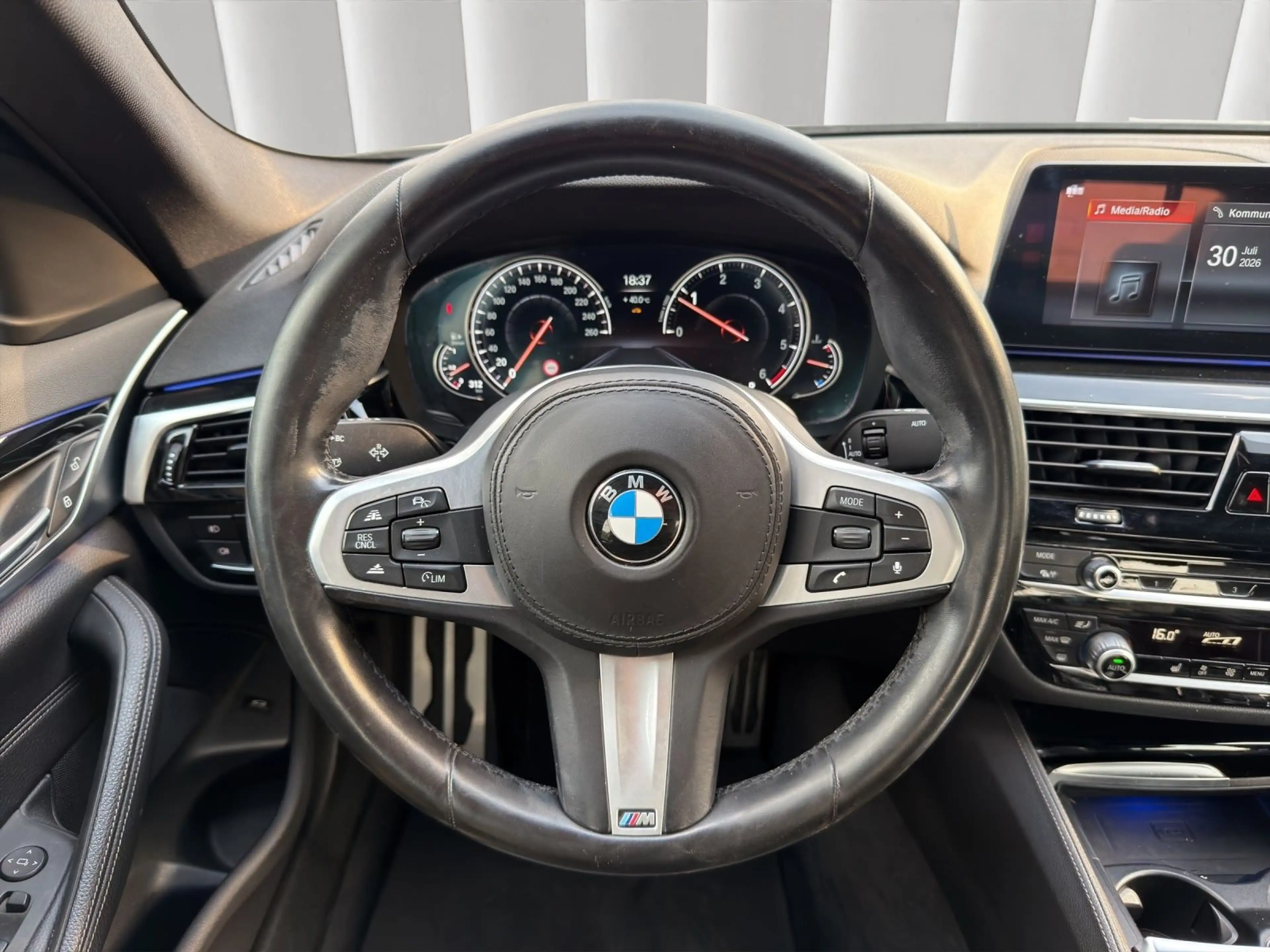 BMW 520 d Lim. M-Sport *Garantie*Finanzierung* — photo 12