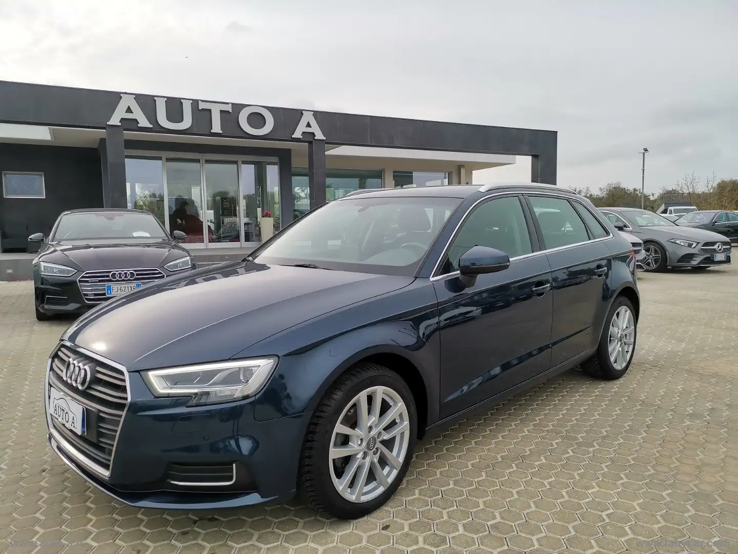 Audi A3 SPB 1.6 TDI S tronic Design Blu/Azzurro - 1