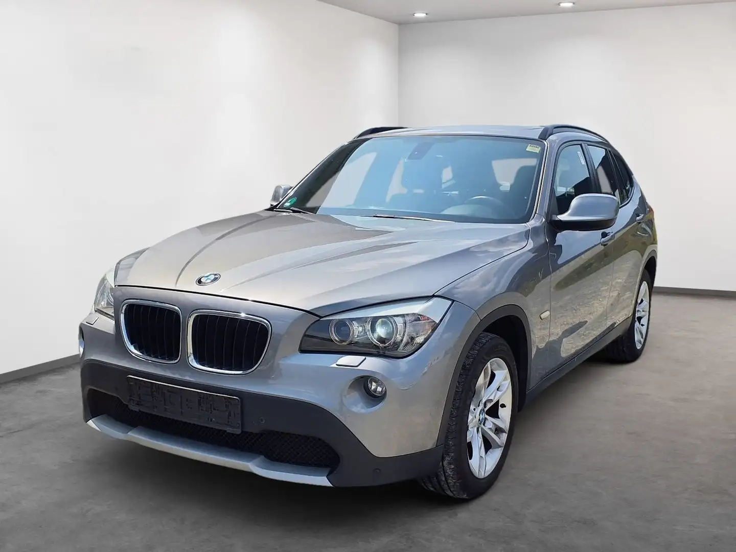 BMW X1 18 d sDrive Gris - 1