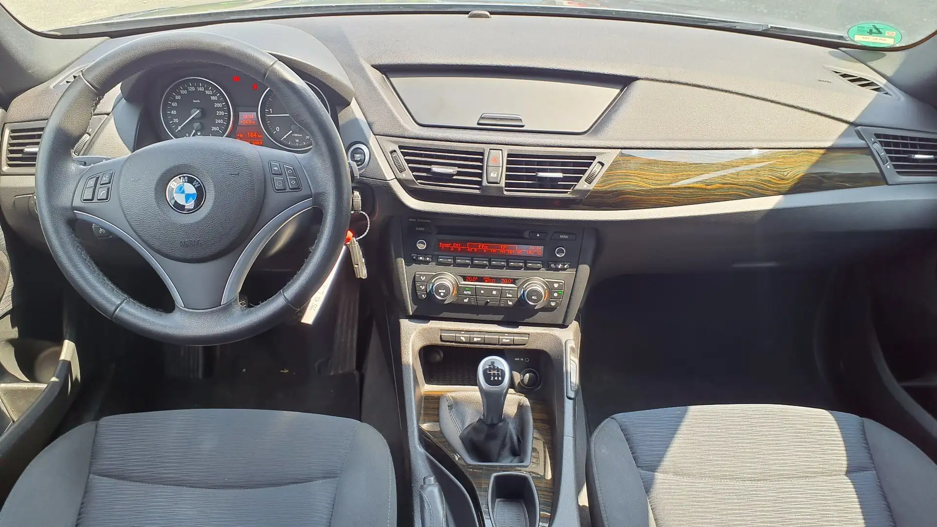 BMW X1 18 d sDrive Gris - 2