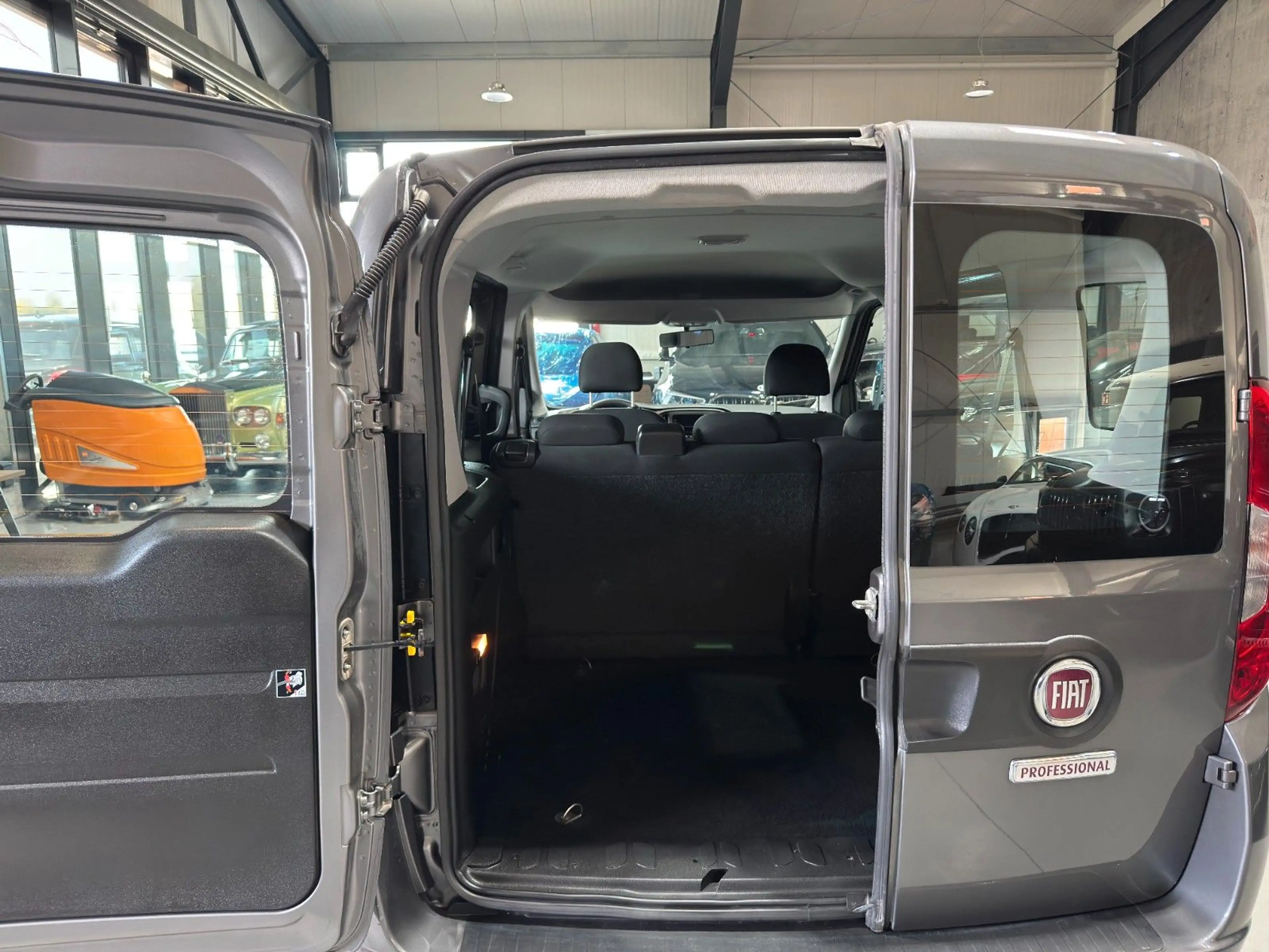 Fiat Doblo Doblò/Basis/Kombi/RADIO/KLIMA/USB/2.HAND — photo 6