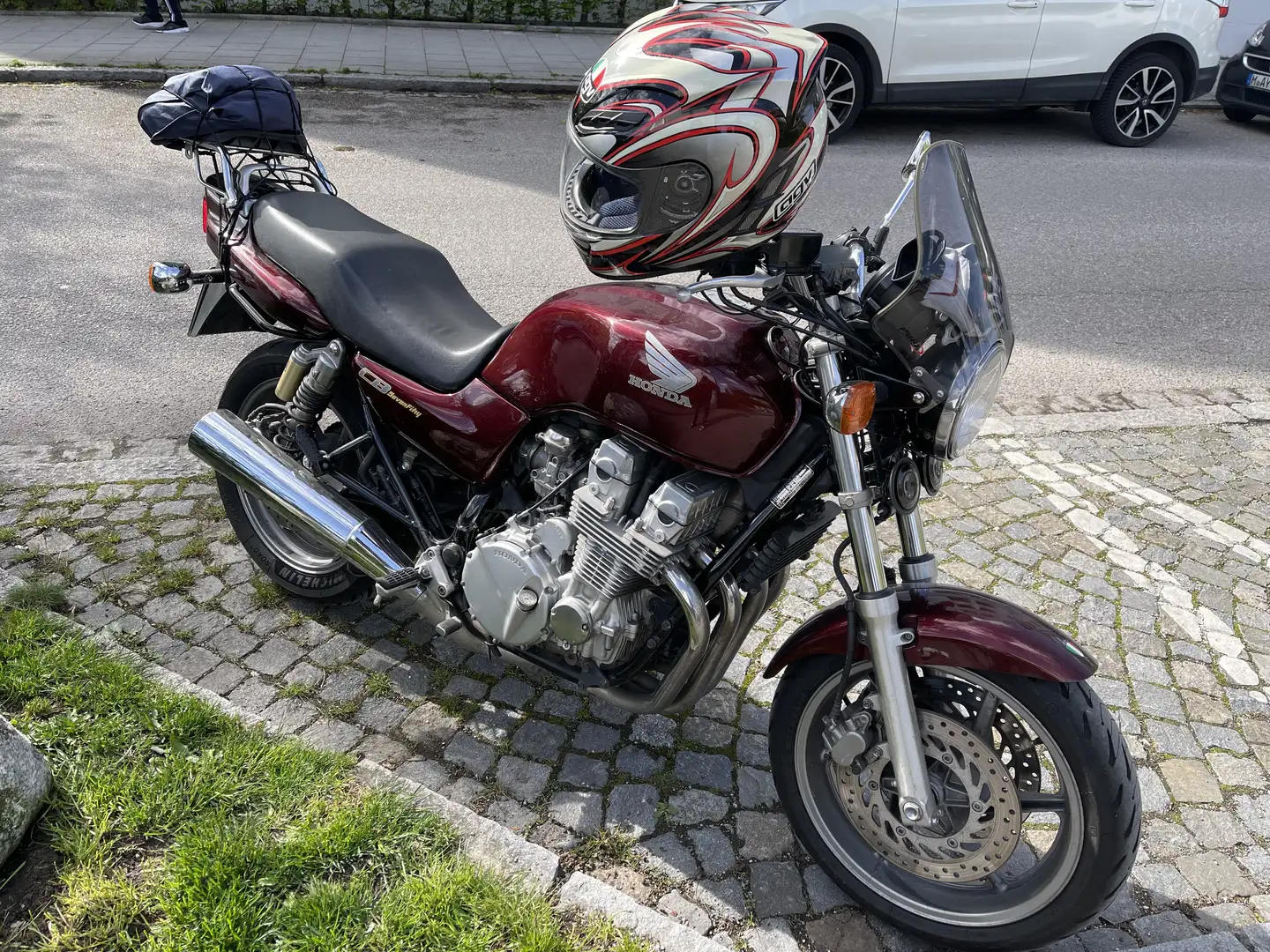 Honda CB 750 Seven Fifty - 1