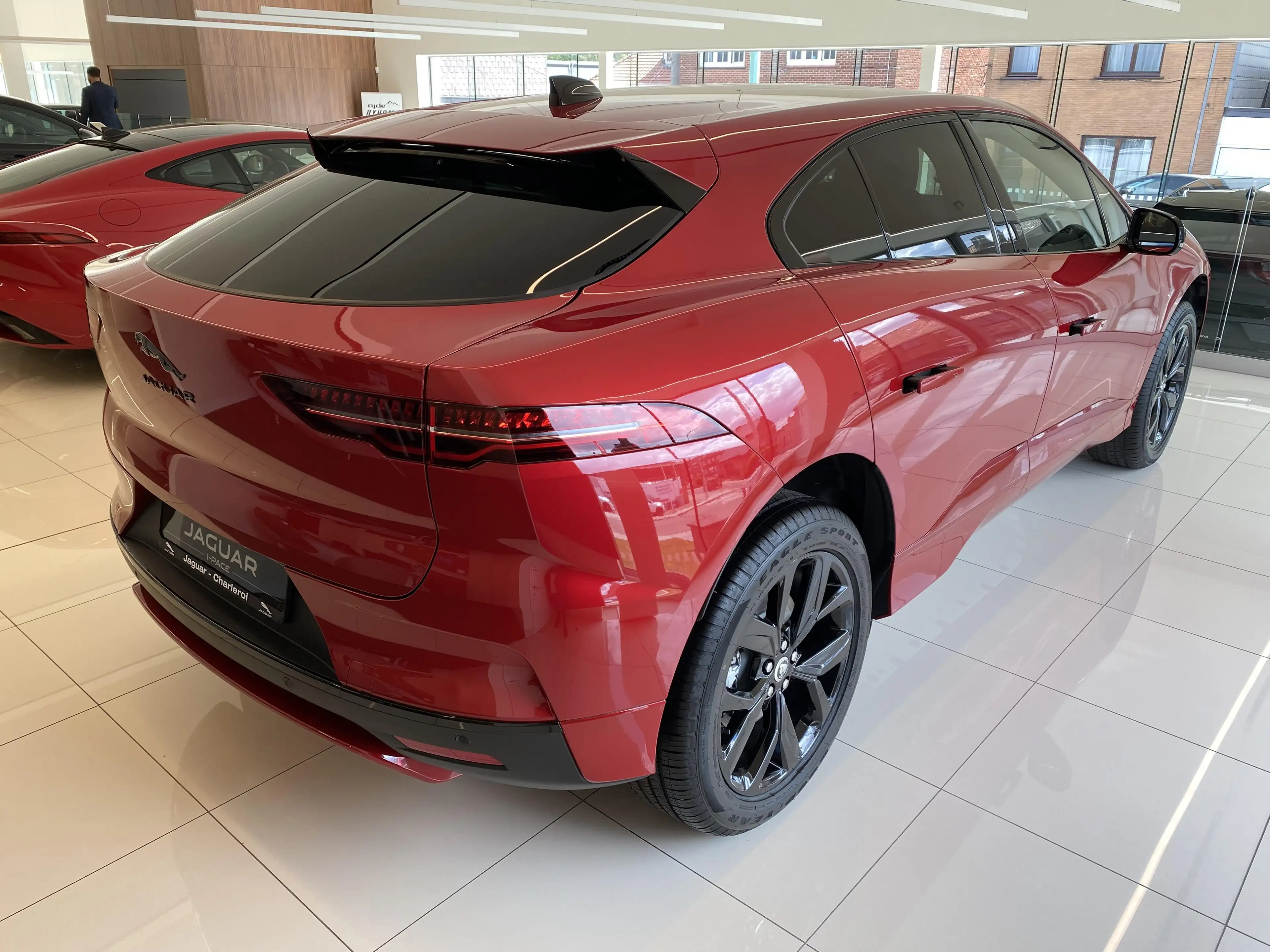 Jaguar I-Pace R-Dynamic SE EV400 — photo 2
