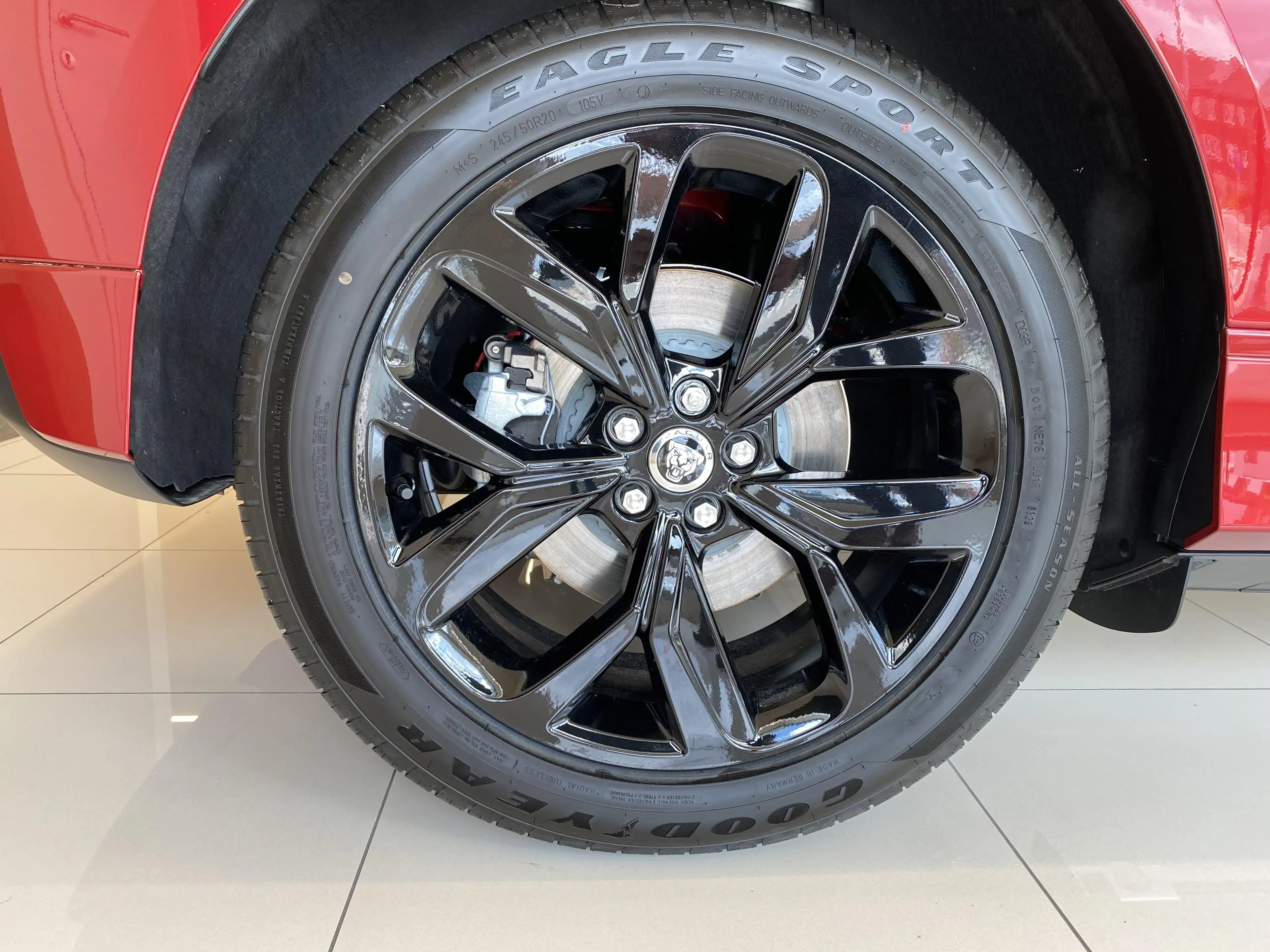 Jaguar I-Pace R-Dynamic SE EV400 — photo 9