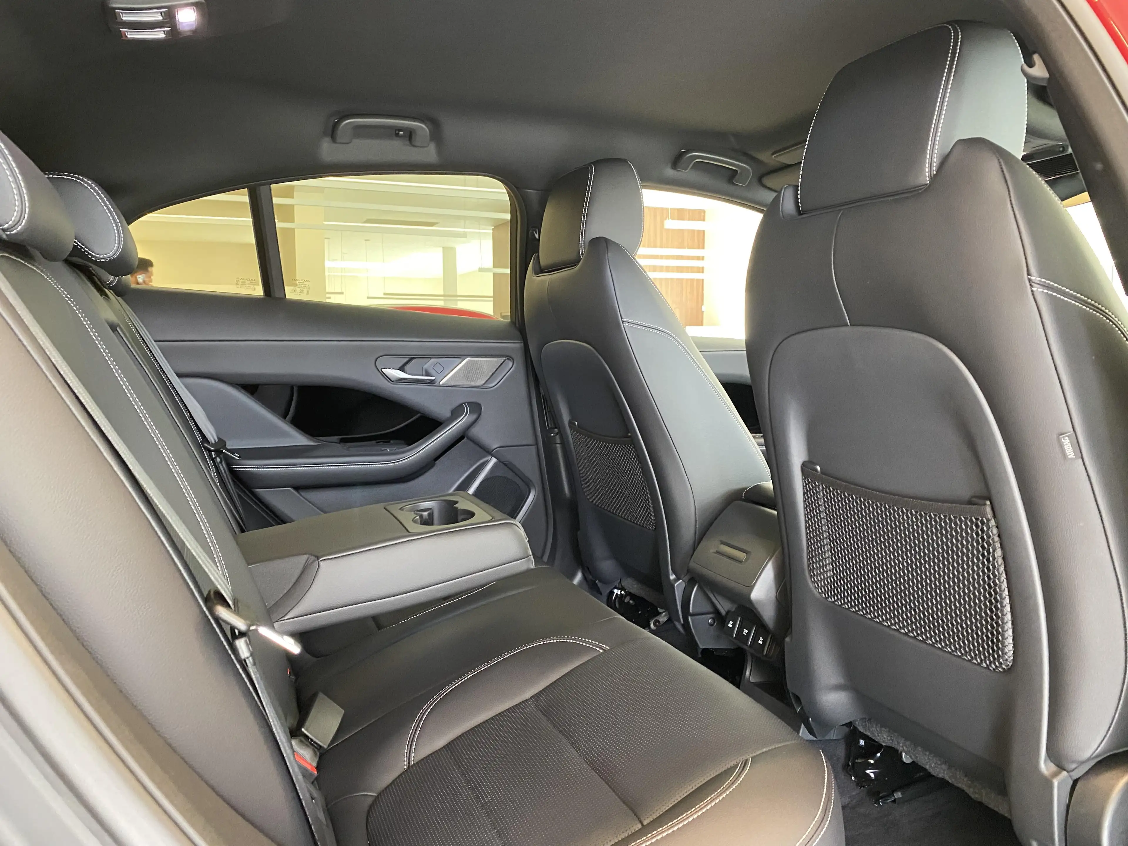 Jaguar I-Pace R-Dynamic SE EV400 — photo 5