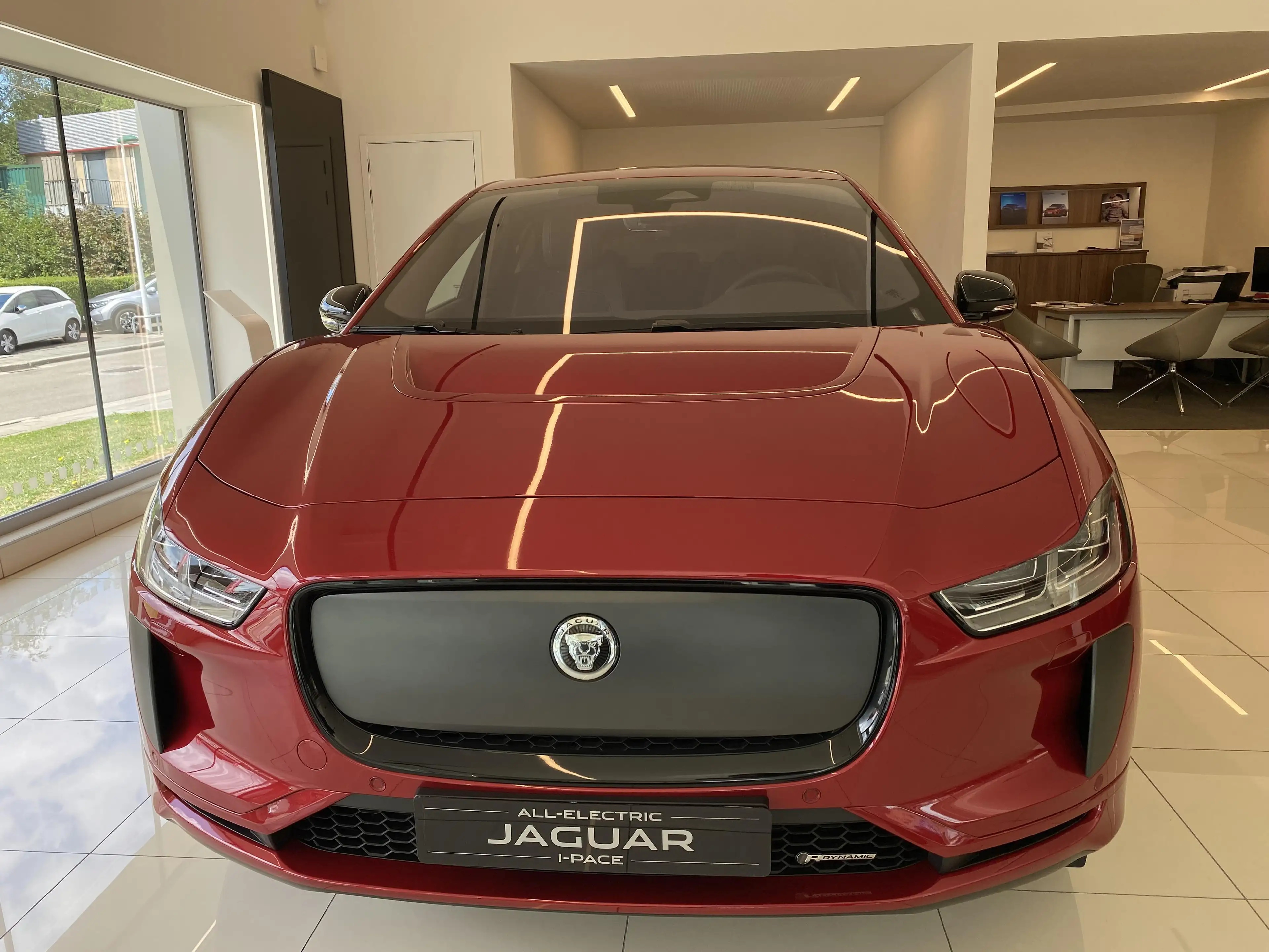 Jaguar I-Pace R-Dynamic SE EV400 — photo 8