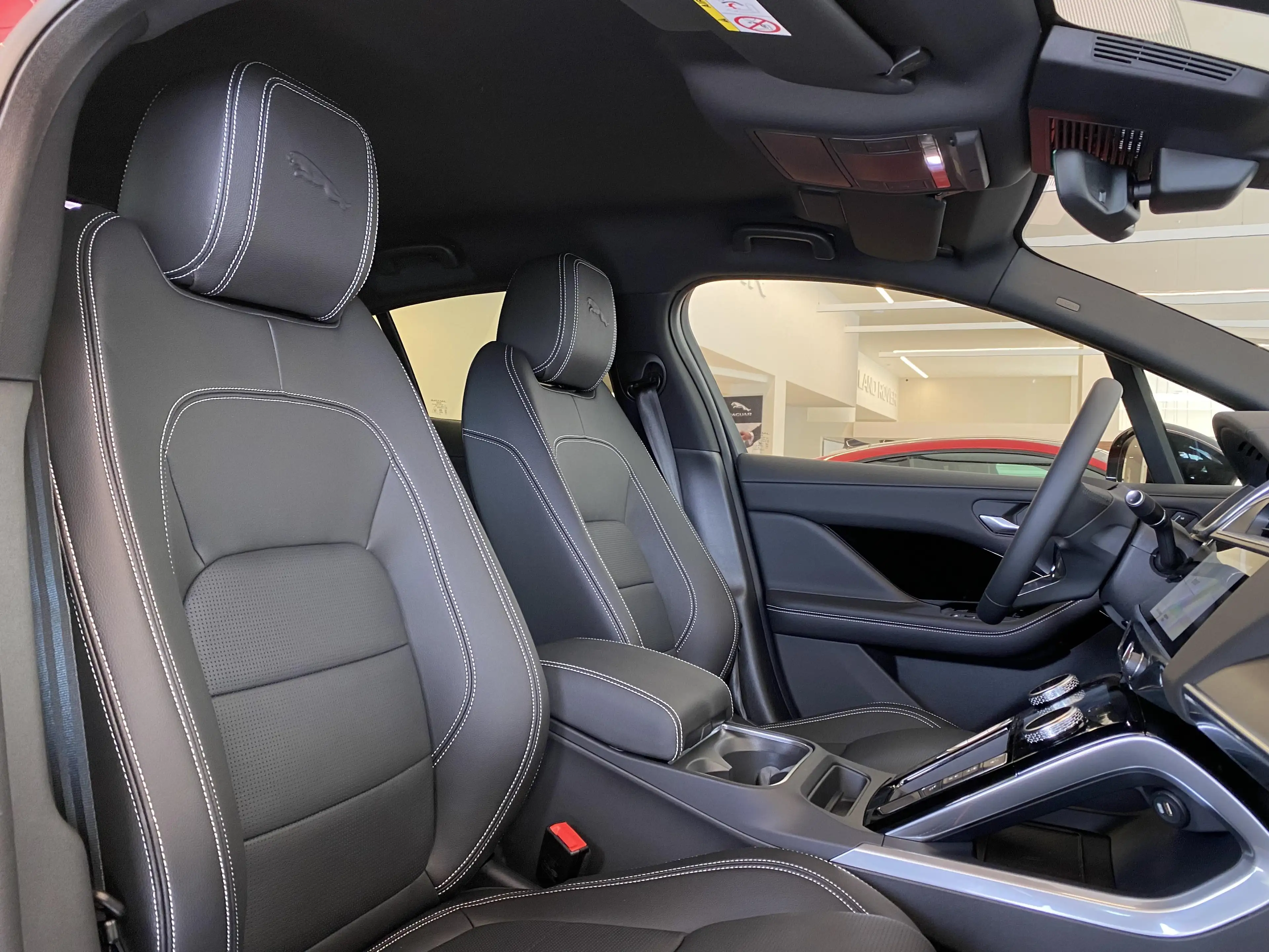 Jaguar I-Pace R-Dynamic SE EV400 — photo 3