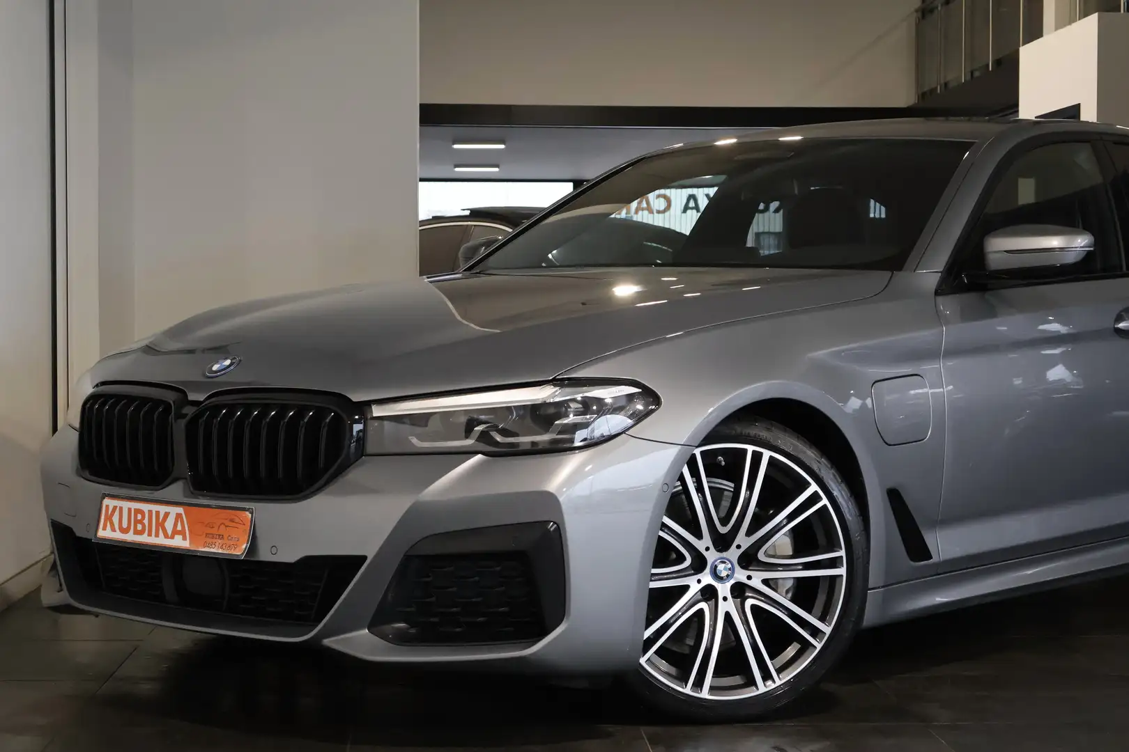 BMW 530 e M-Pack BTW Navi Cam Acc Keyless TrekH Garantie Grey - 2