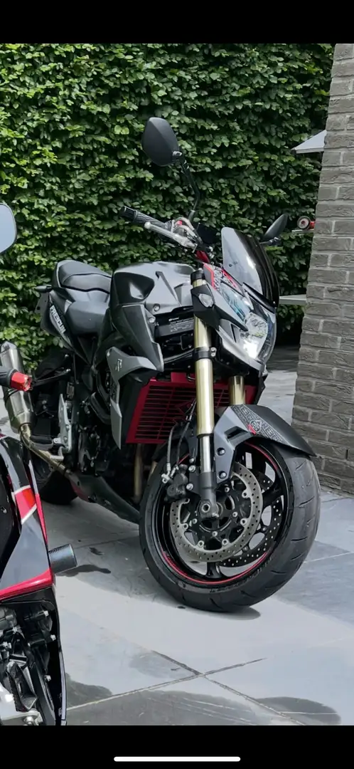 Suzuki GSR 750 freegun - 1