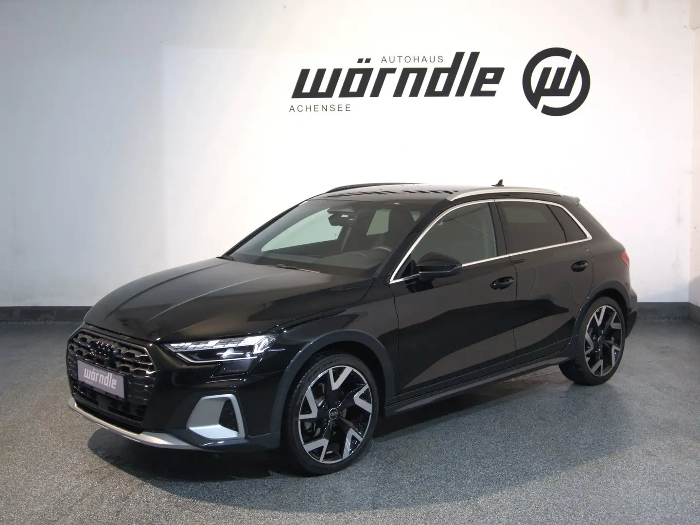 Audi A3 35 TFSI Schwarz - 1
