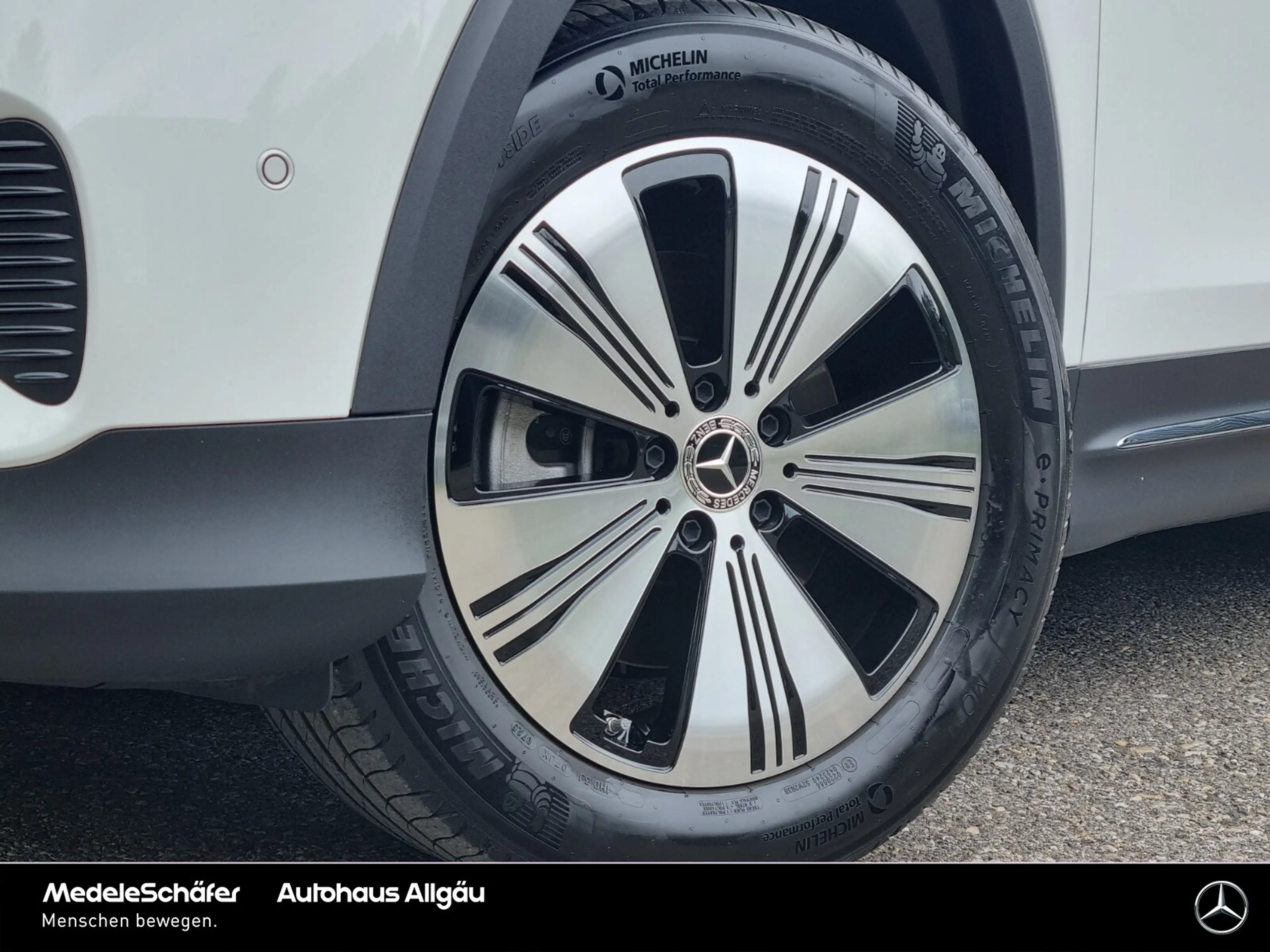 Mercedes-Benz EQB 250 EQB 250+ Progressive Burmester Vorr.-Distronic LED — photo 10