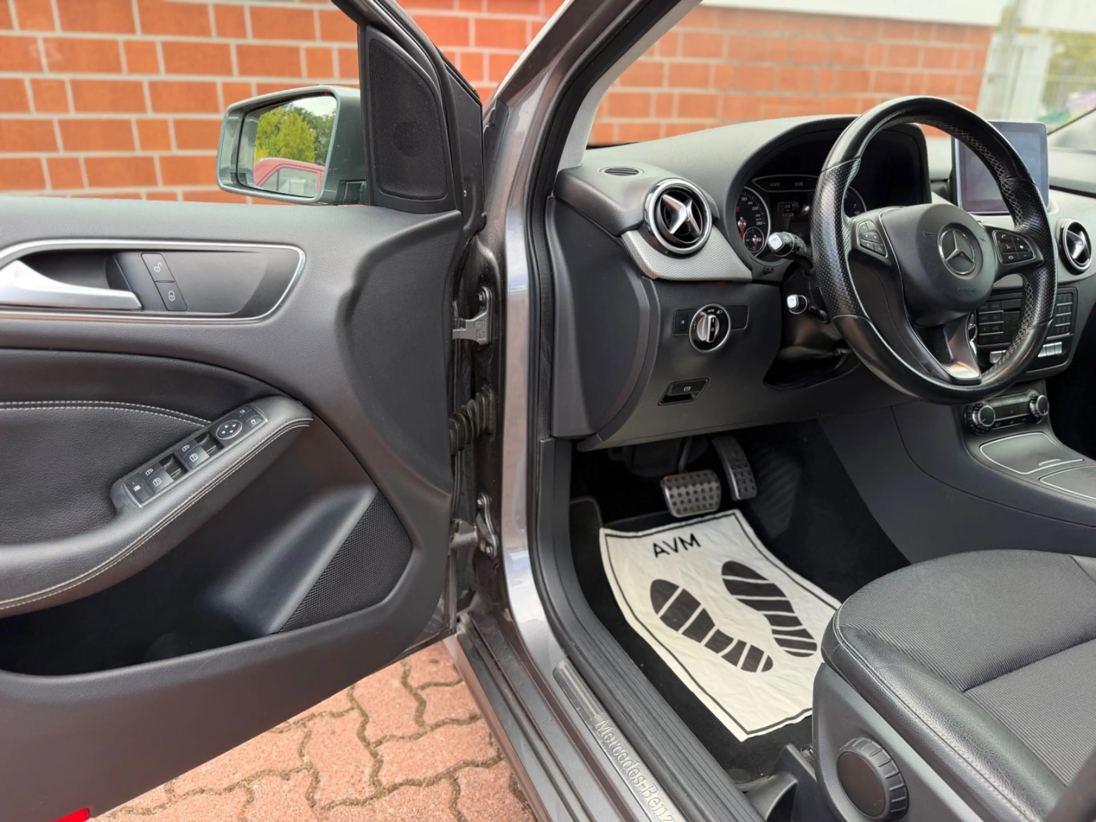 Mercedes-Benz B 200 /AHK/LEDER/MFL/PDC/SHZ/LED — photo 7
