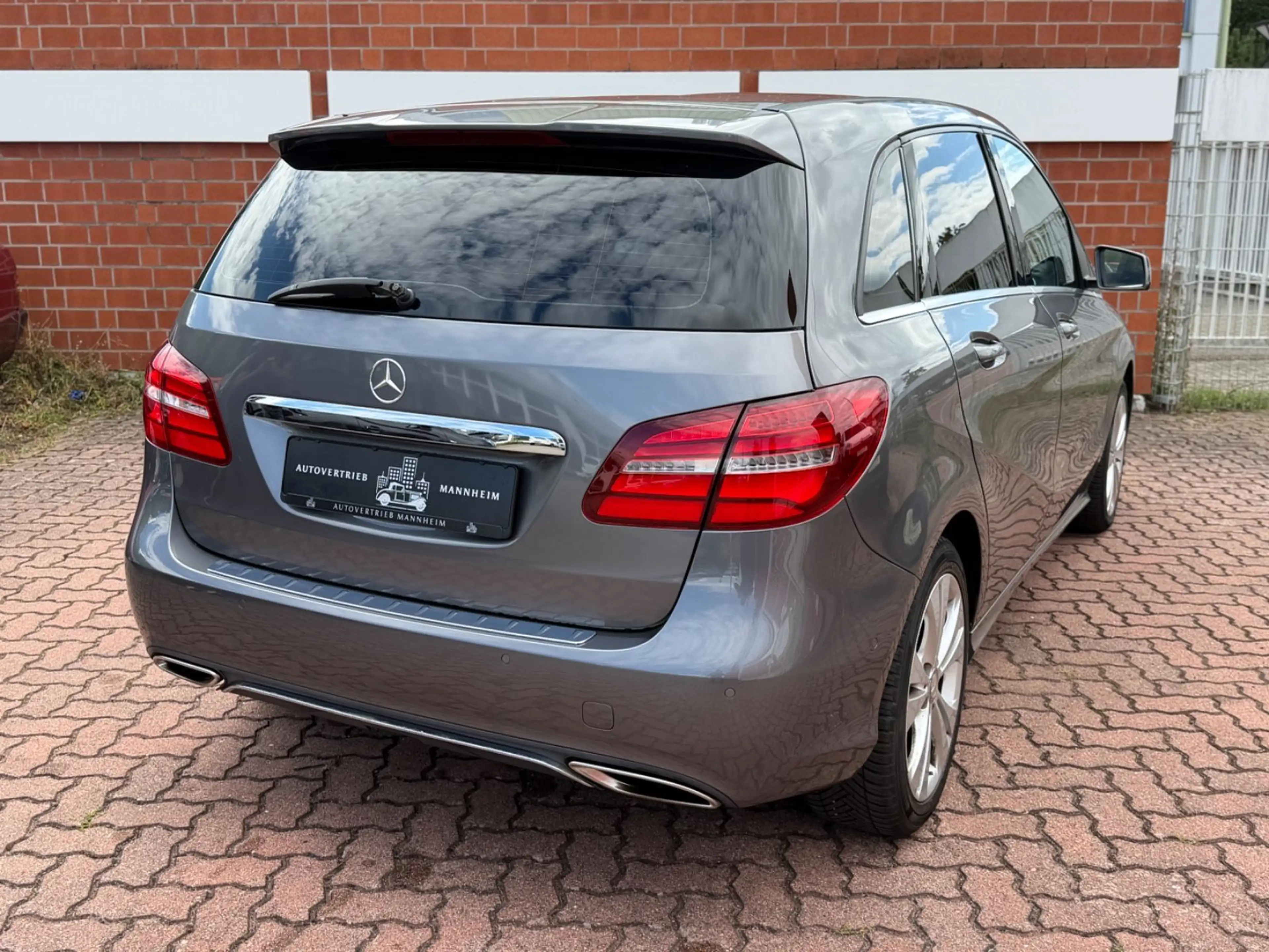 Mercedes-Benz B 200 /AHK/LEDER/MFL/PDC/SHZ/LED — photo 4