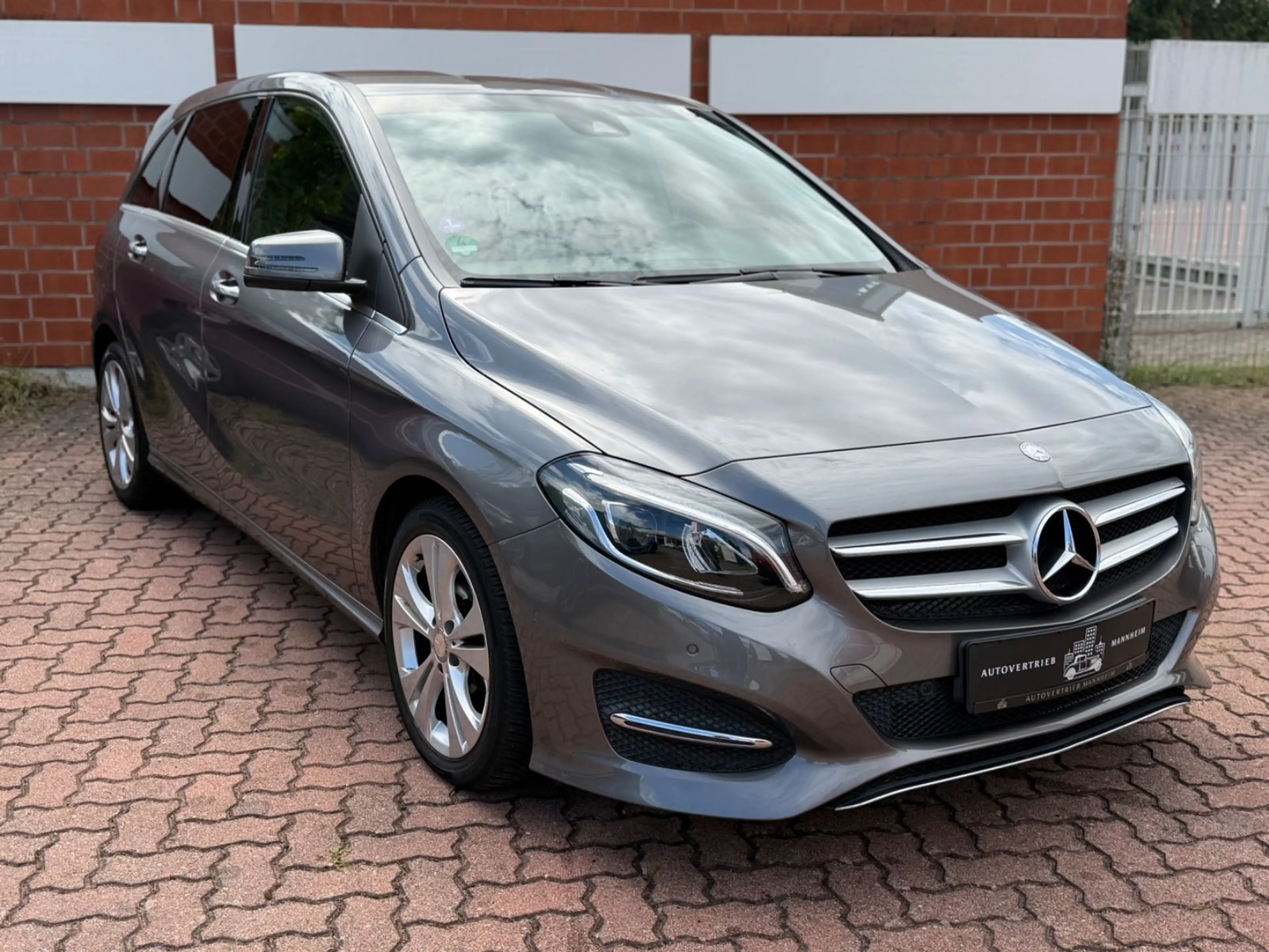 Mercedes-Benz B 200 /AHK/LEDER/MFL/PDC/SHZ/LED — photo 3