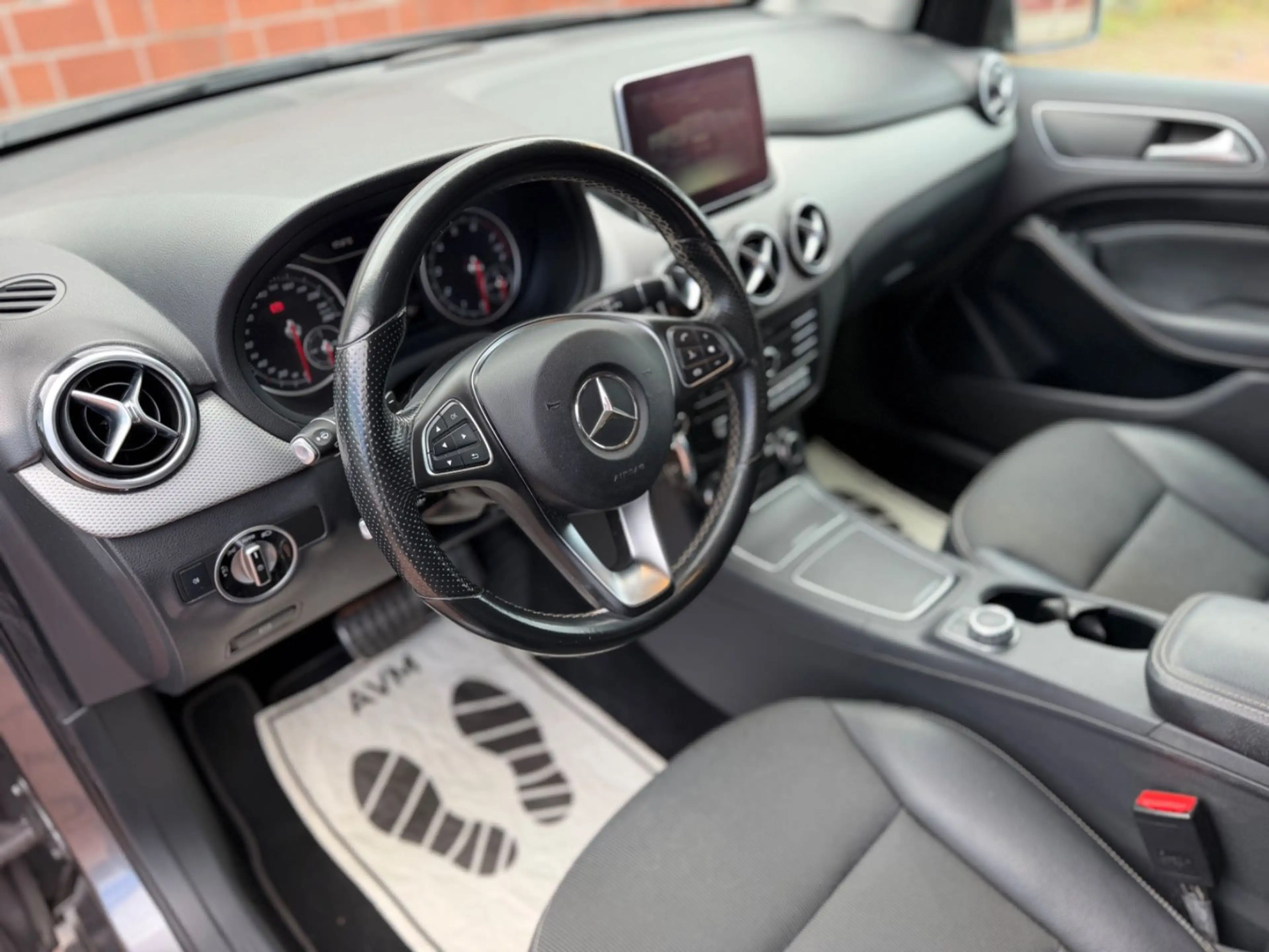 Mercedes-Benz B 200 /AHK/LEDER/MFL/PDC/SHZ/LED — photo 9