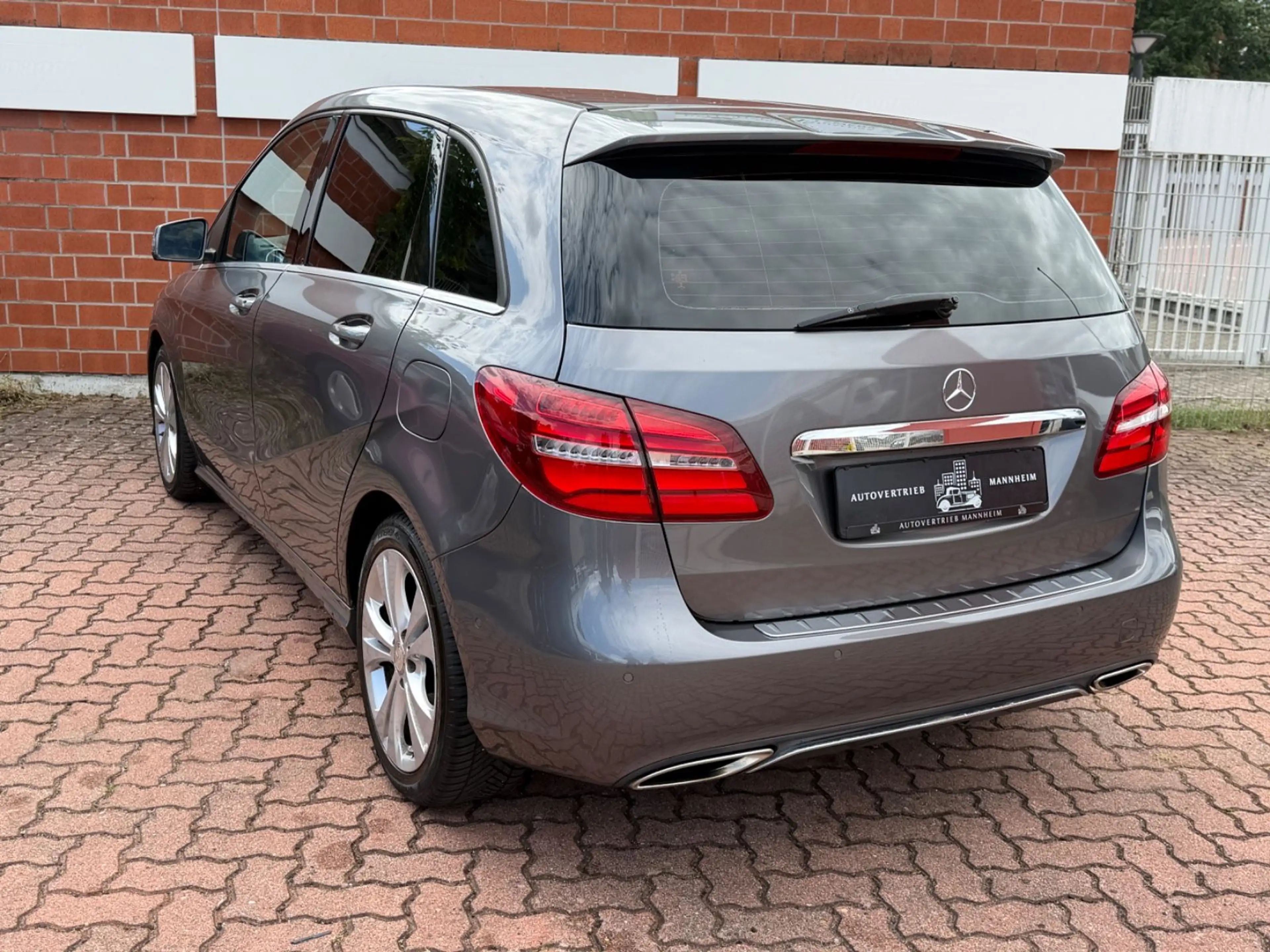Mercedes-Benz B 200 /AHK/LEDER/MFL/PDC/SHZ/LED — photo 6