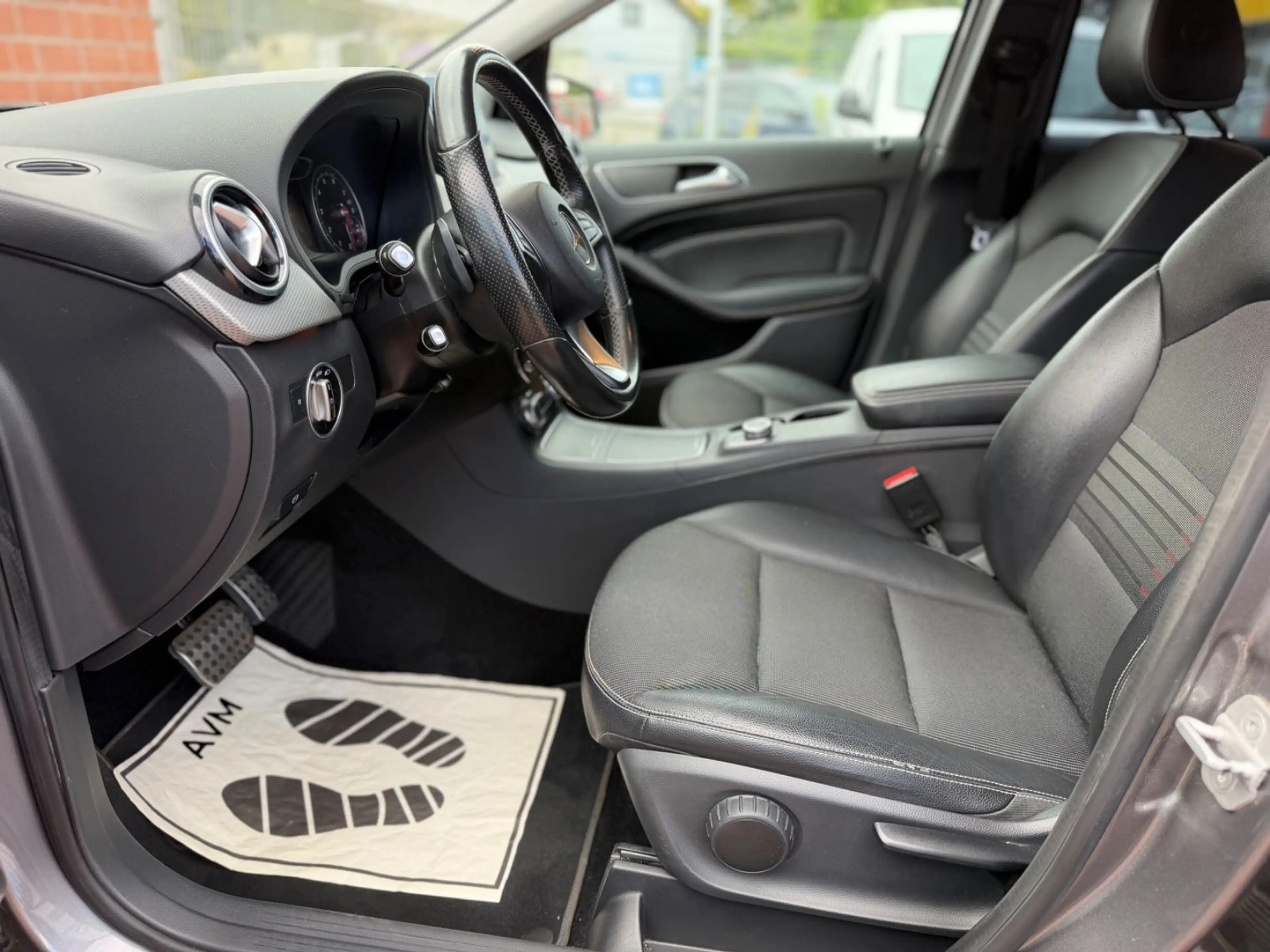 Mercedes-Benz B 200 /AHK/LEDER/MFL/PDC/SHZ/LED — photo 8