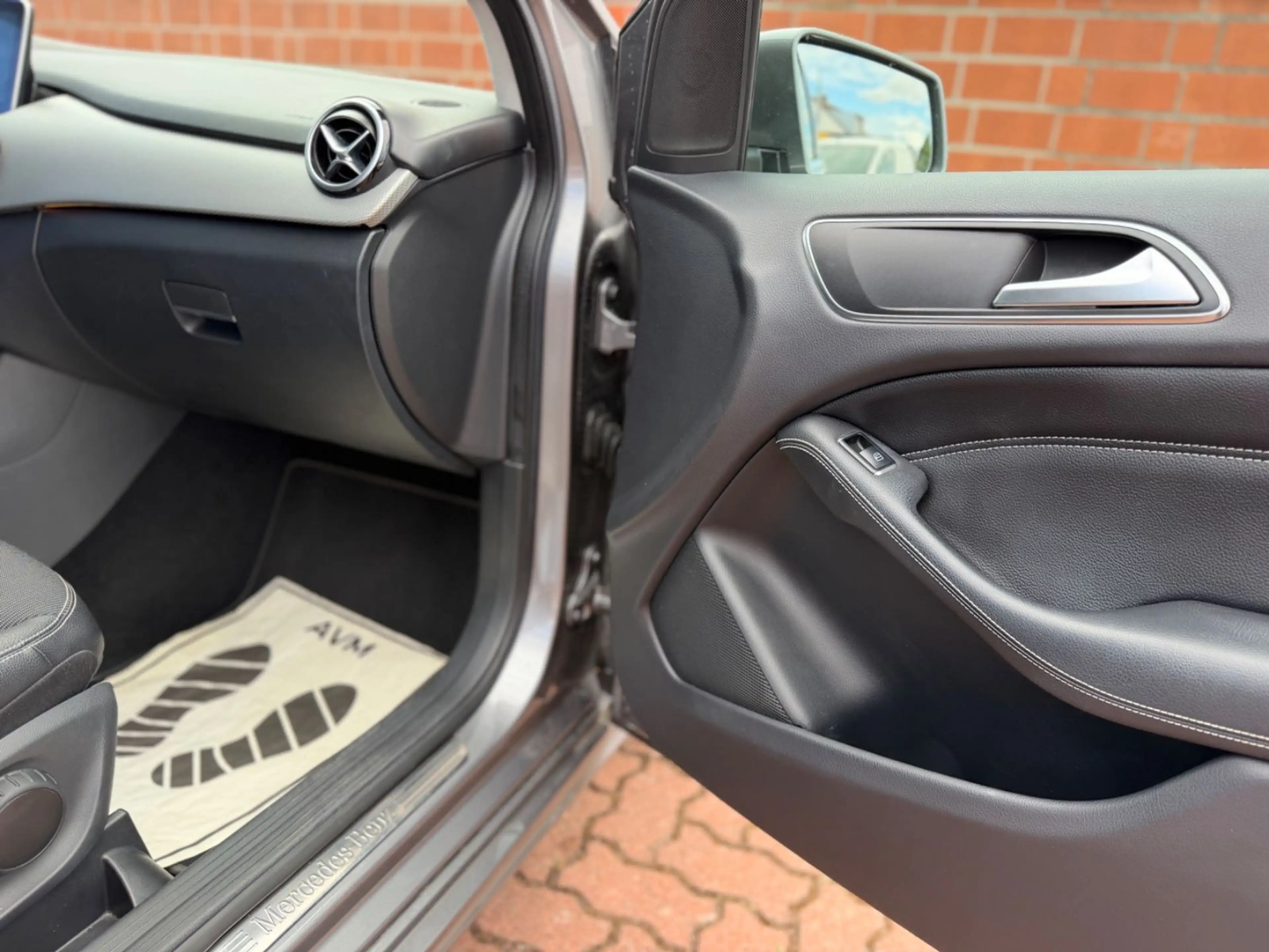 Mercedes-Benz B 200 /AHK/LEDER/MFL/PDC/SHZ/LED — photo 15