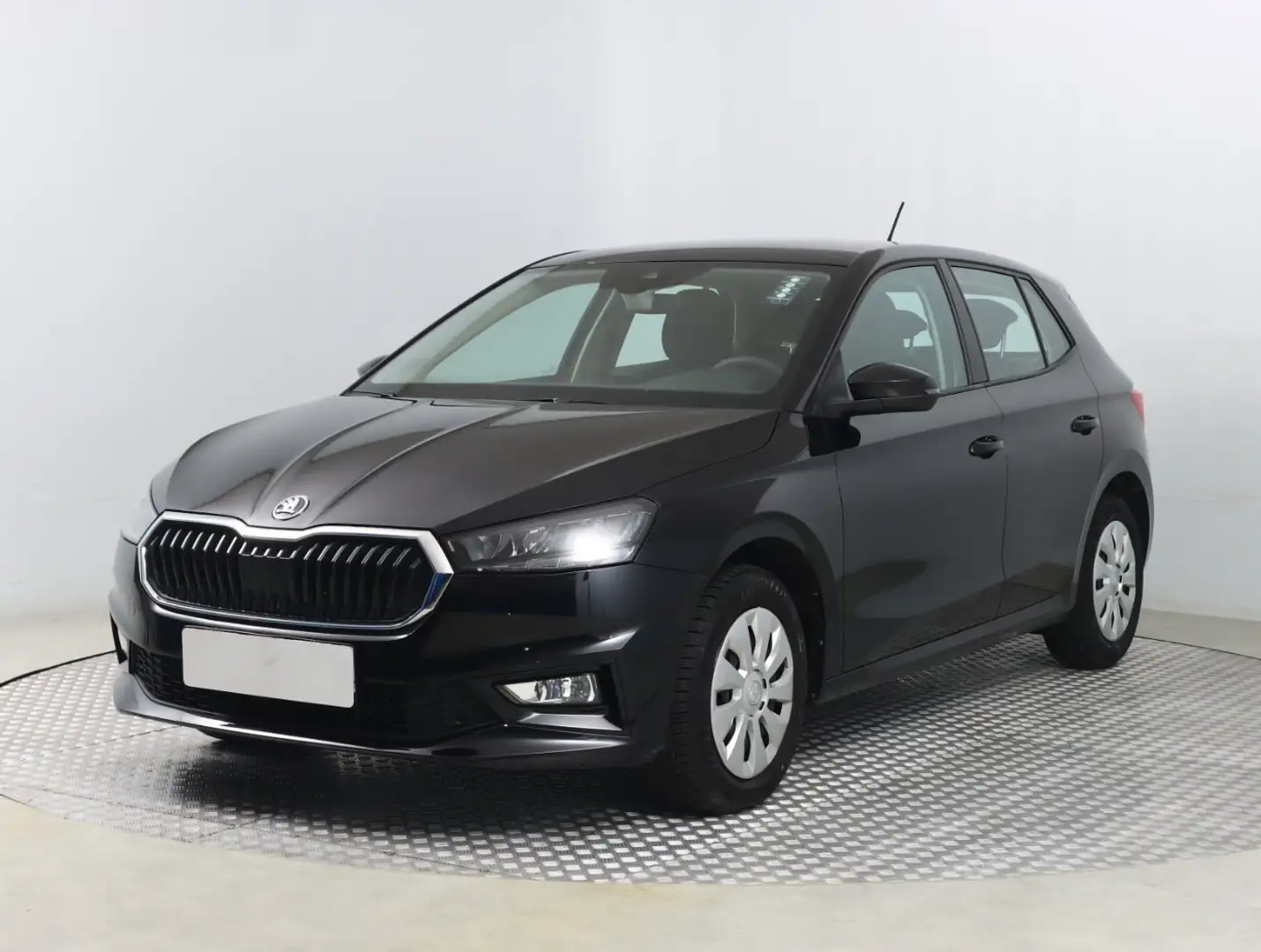 Skoda Fabia 1.0 MPI Selection 2xKlima ACC KlimaA LED Zwart - 1