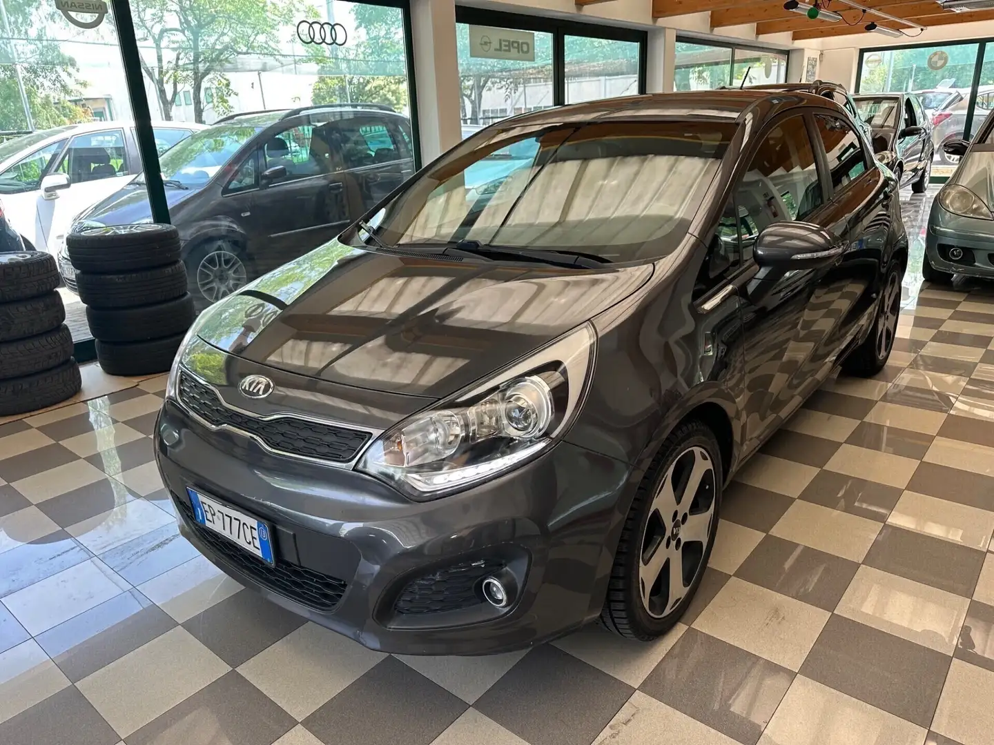 Kia Rio Kia Rio 1.1 CRDi WGT 5p. EX PLUS Gris - 1
