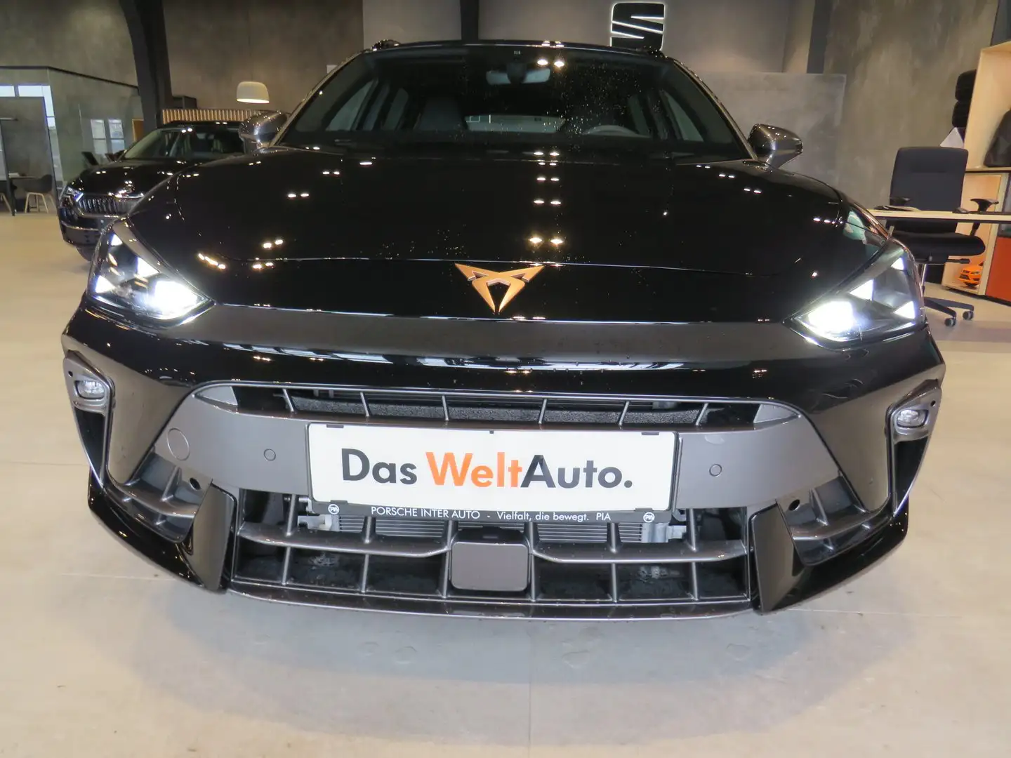 CUPRA Leon e-HYBRID 150/204 Schwarz - 2