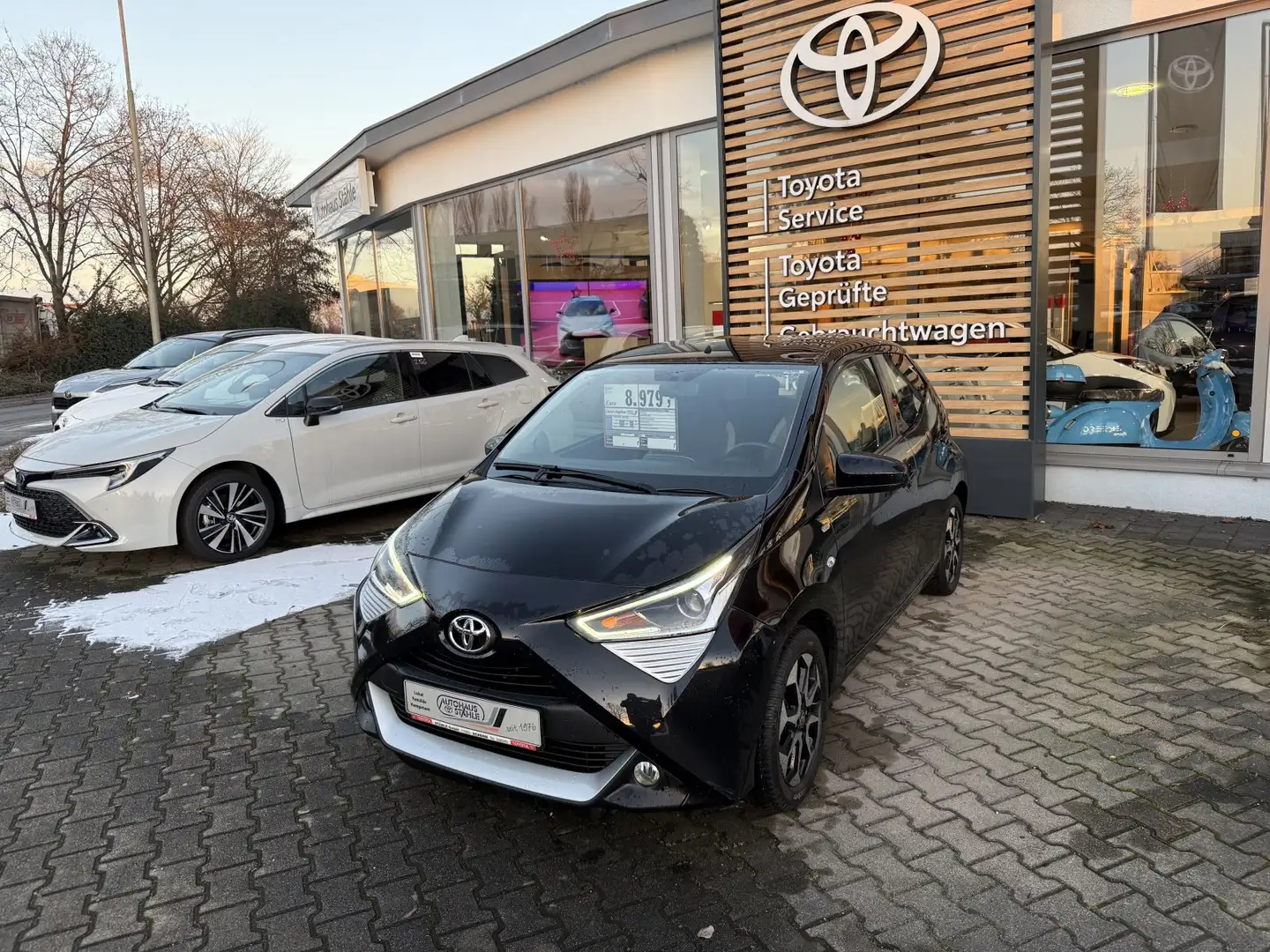 Toyota Aygo x-play connect - 1