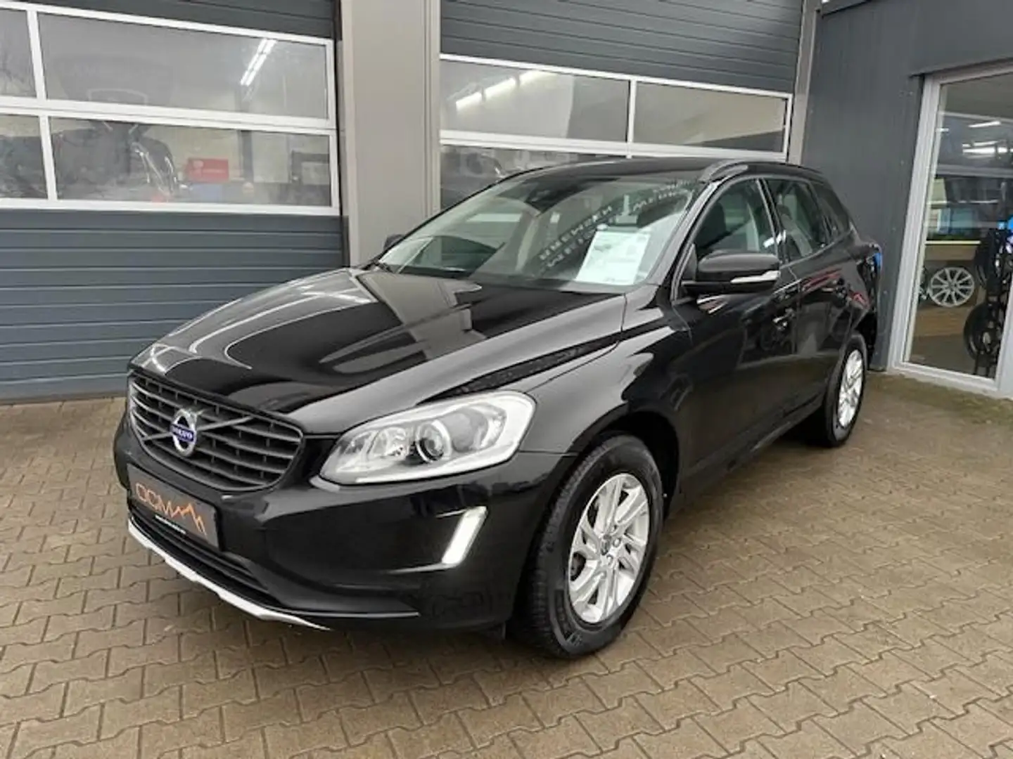 Volvo XC60 2.0d Xenon Standheizung Navi Sitzheizung Schwarz - 2