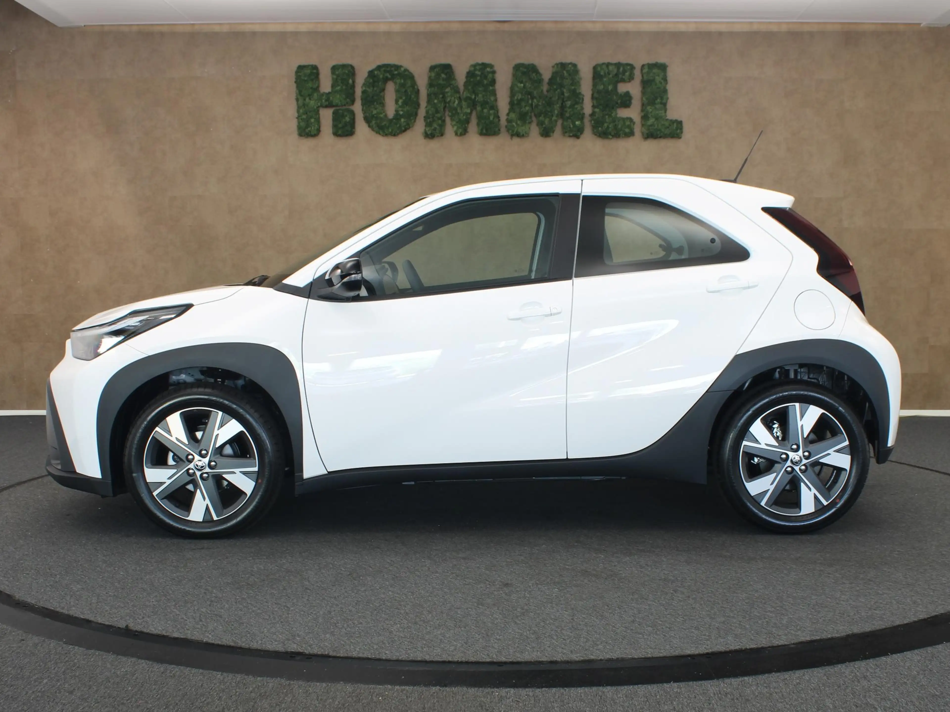 Toyota Aygo X Hybrid 115 Pulse - NIEUW MODEL - KEYLESS START - S — photo 15
