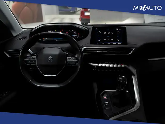 Peugeot 3008 view 11