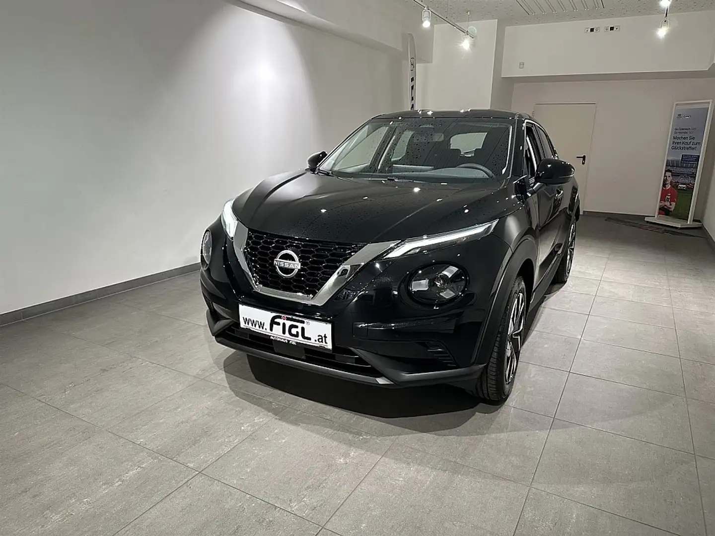 Nissan Juke 1,0 DIG-T Acenta Schwarz - 1