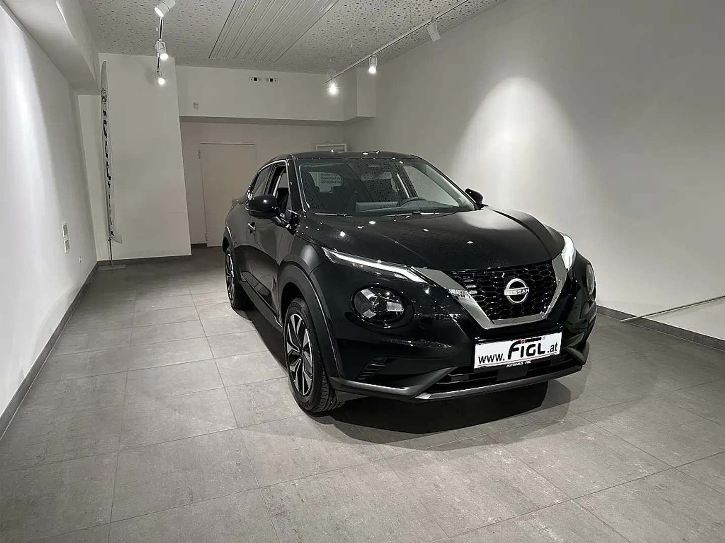 Nissan Juke 1,0 DIG-T Acenta Schwarz - 2