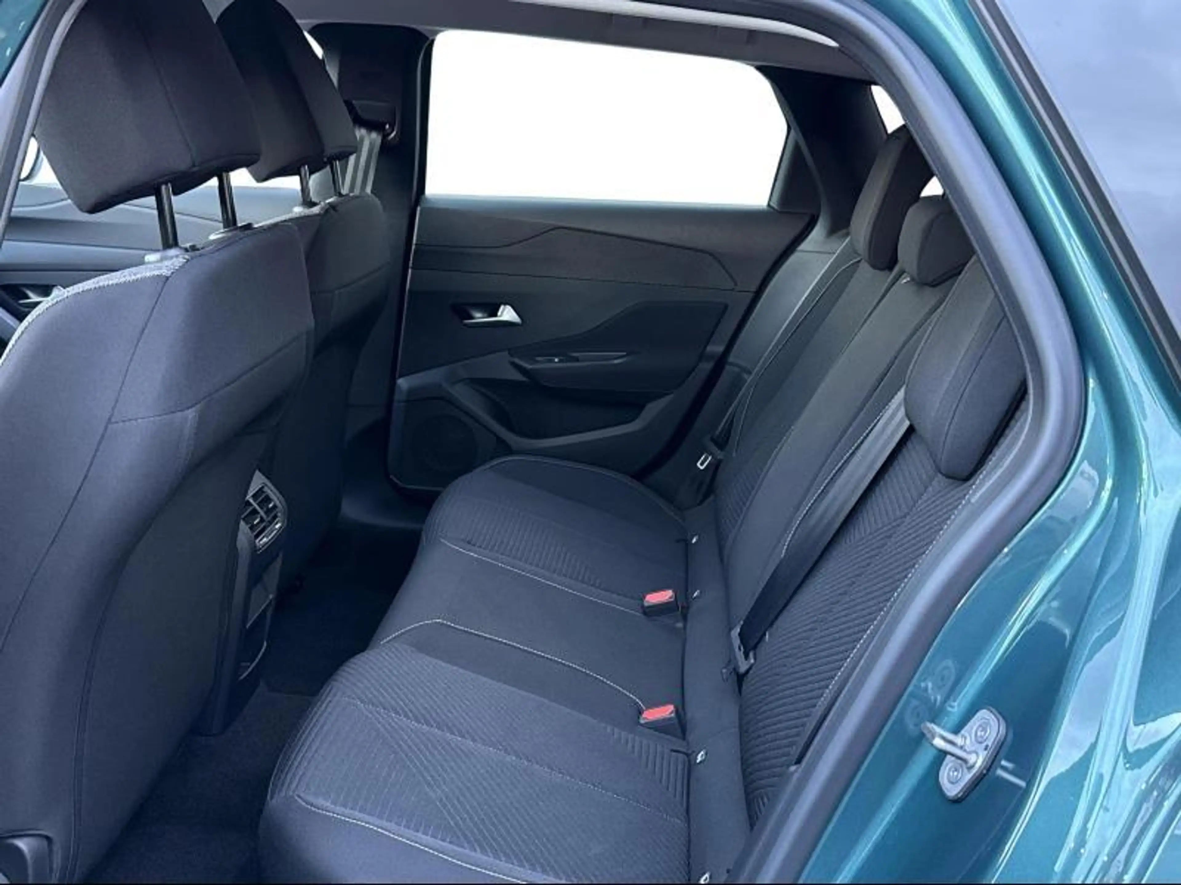 Peugeot 308 Active Pack 1.2 Turbo 130 EAT8 — photo 9