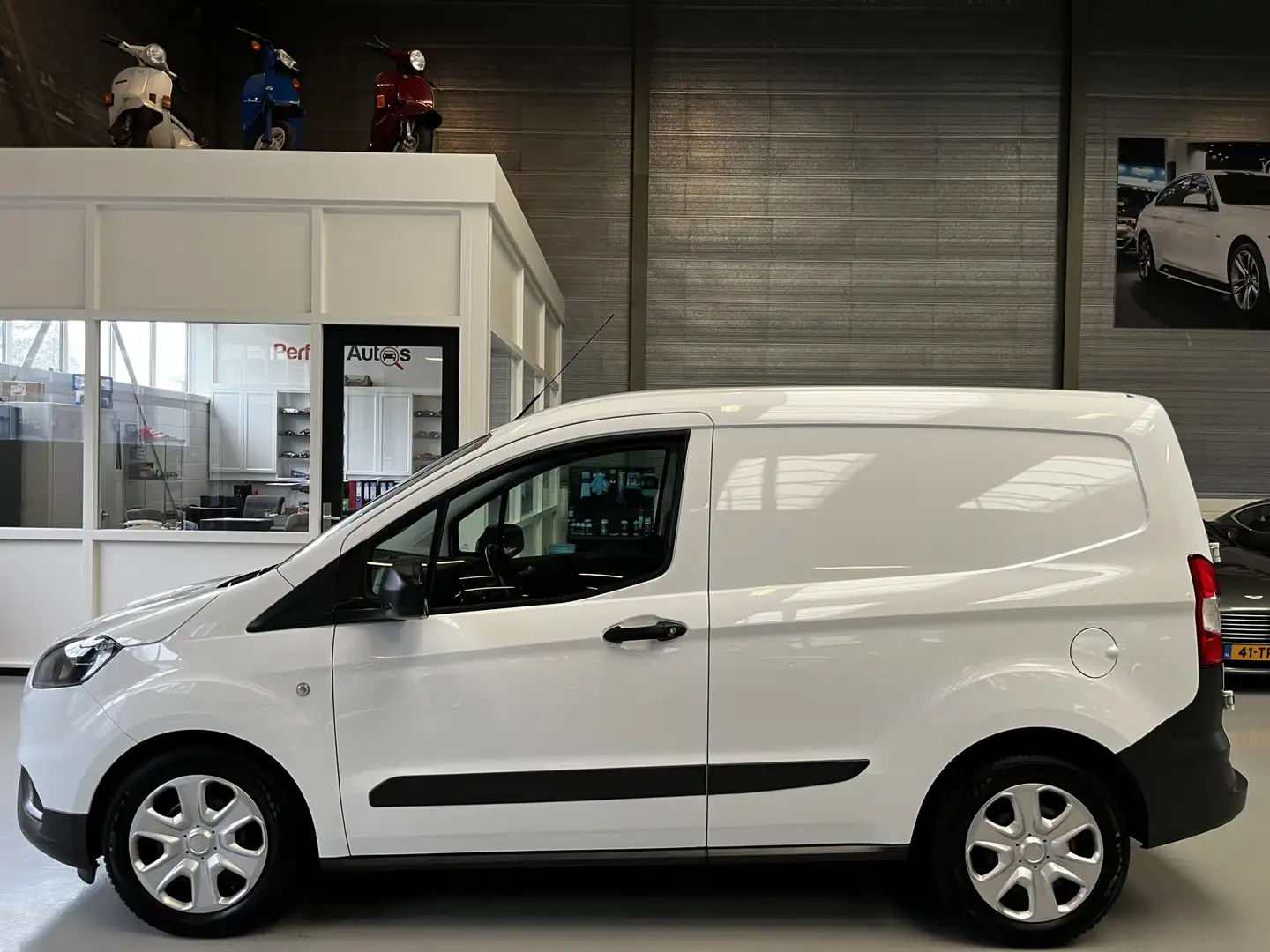 Ford Transit Courier 1.0 Ambiente Start&Stop Airco bijela - 2