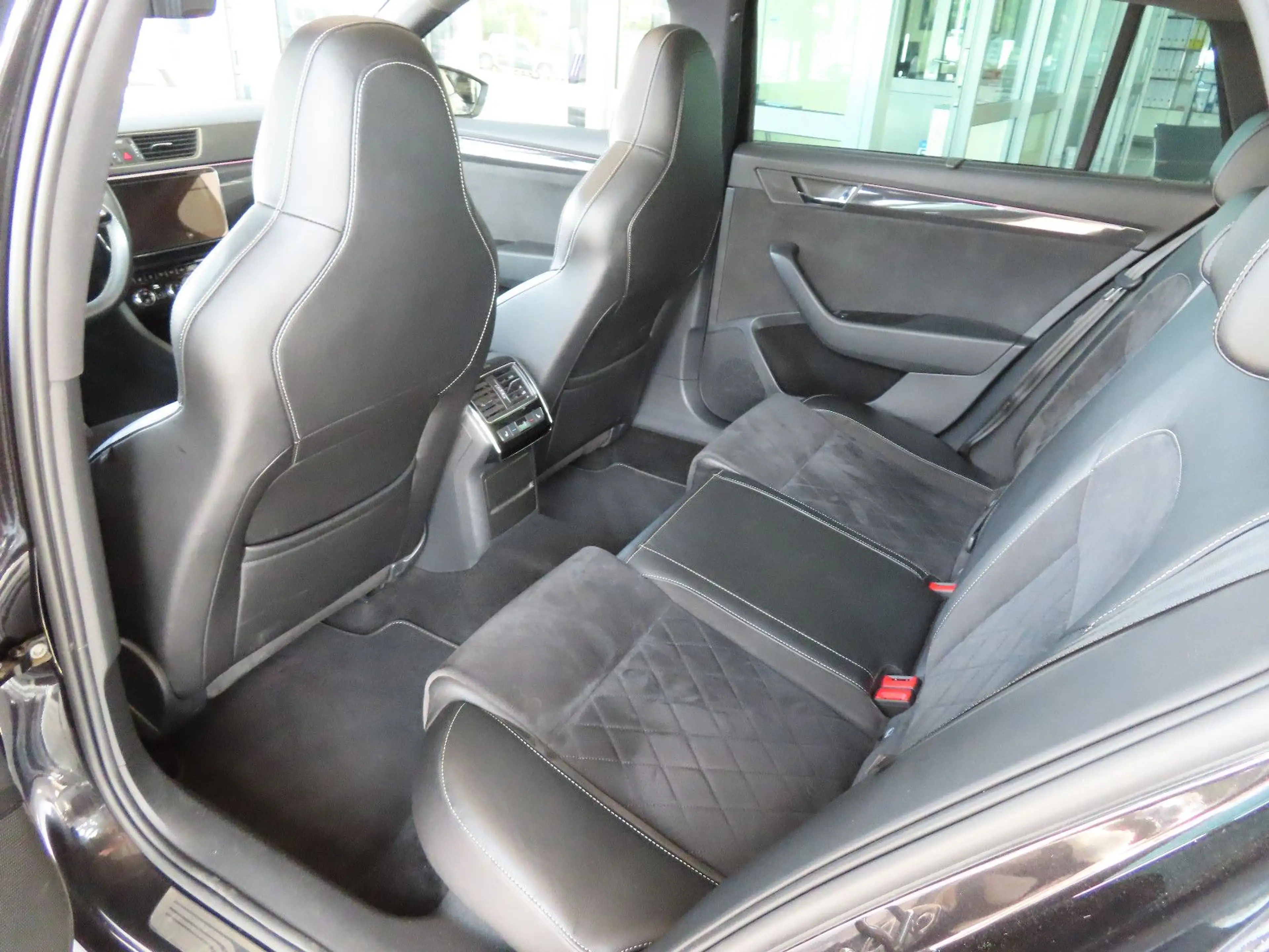 Skoda Superb Combi Sportline 4x4 MEGA VOLL — photo 7