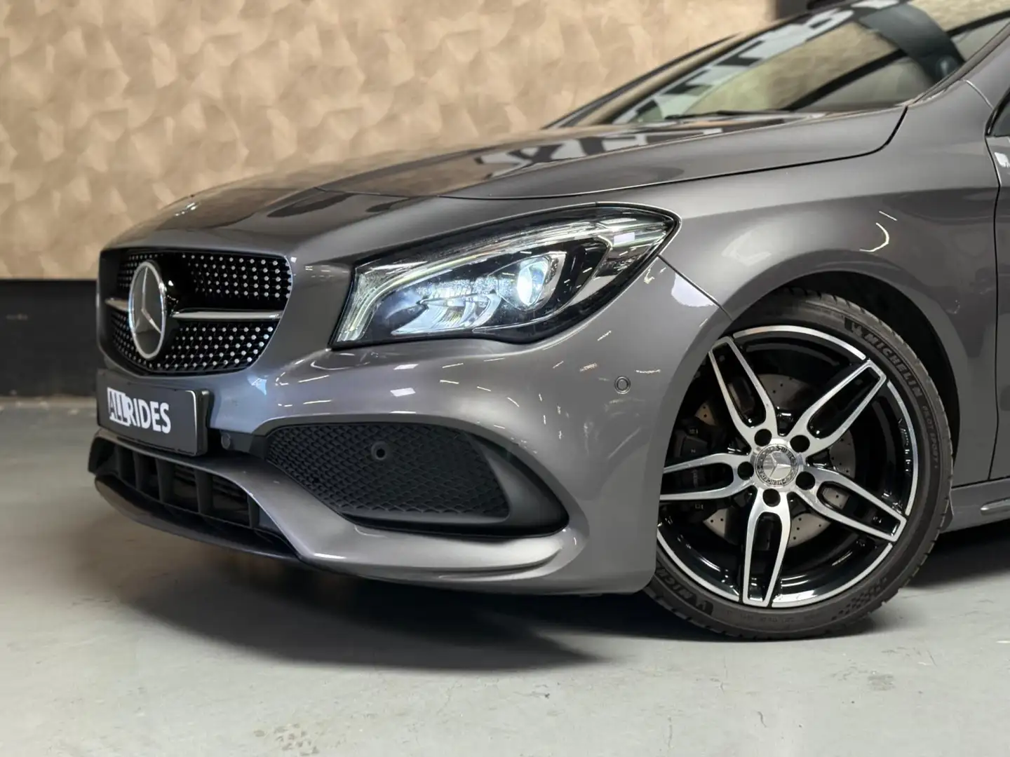 Mercedes-Benz CLA 250 Shooting Brake Ambition Grijs - 2