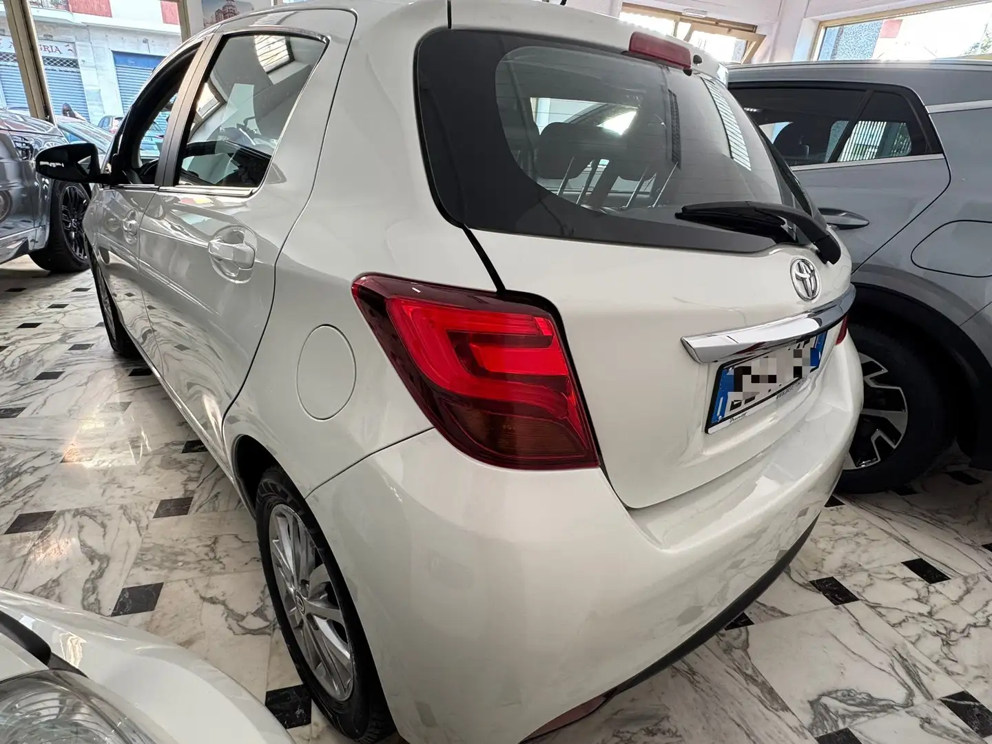 Toyota Yaris 5p 1.0/Telecamera posteriore/ok neo patentati Bianco - 2