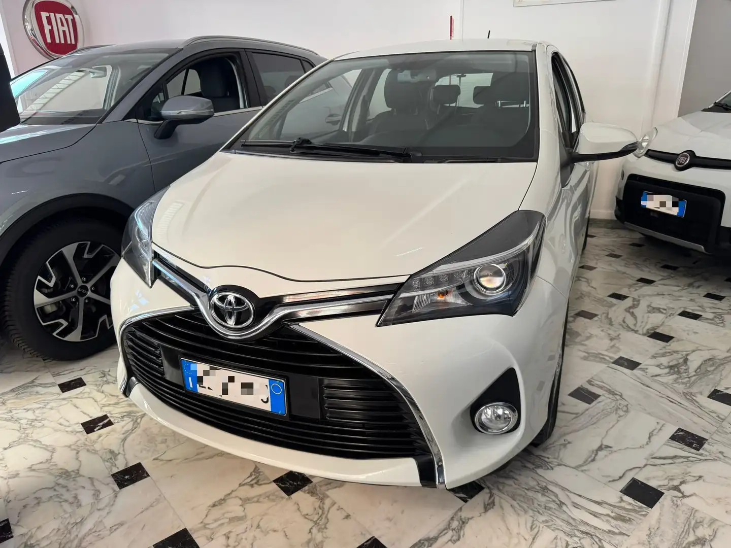 Toyota Yaris 5p 1.0/Telecamera posteriore/ok neo patentati Bianco - 1