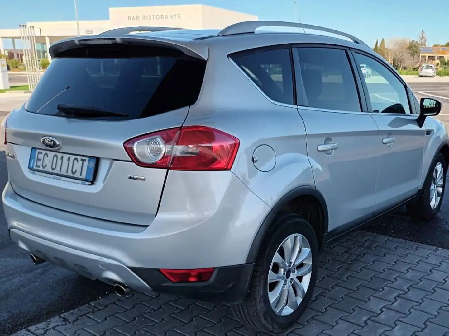 Ford Kuga Kuga I 2010 2.0 tdci + 2wd 136cv dpf Plateado - 2