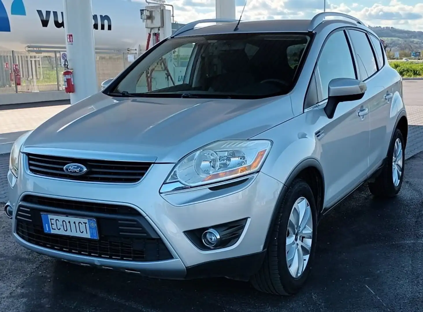 Ford Kuga Kuga I 2010 2.0 tdci + 2wd 136cv dpf Plateado - 1