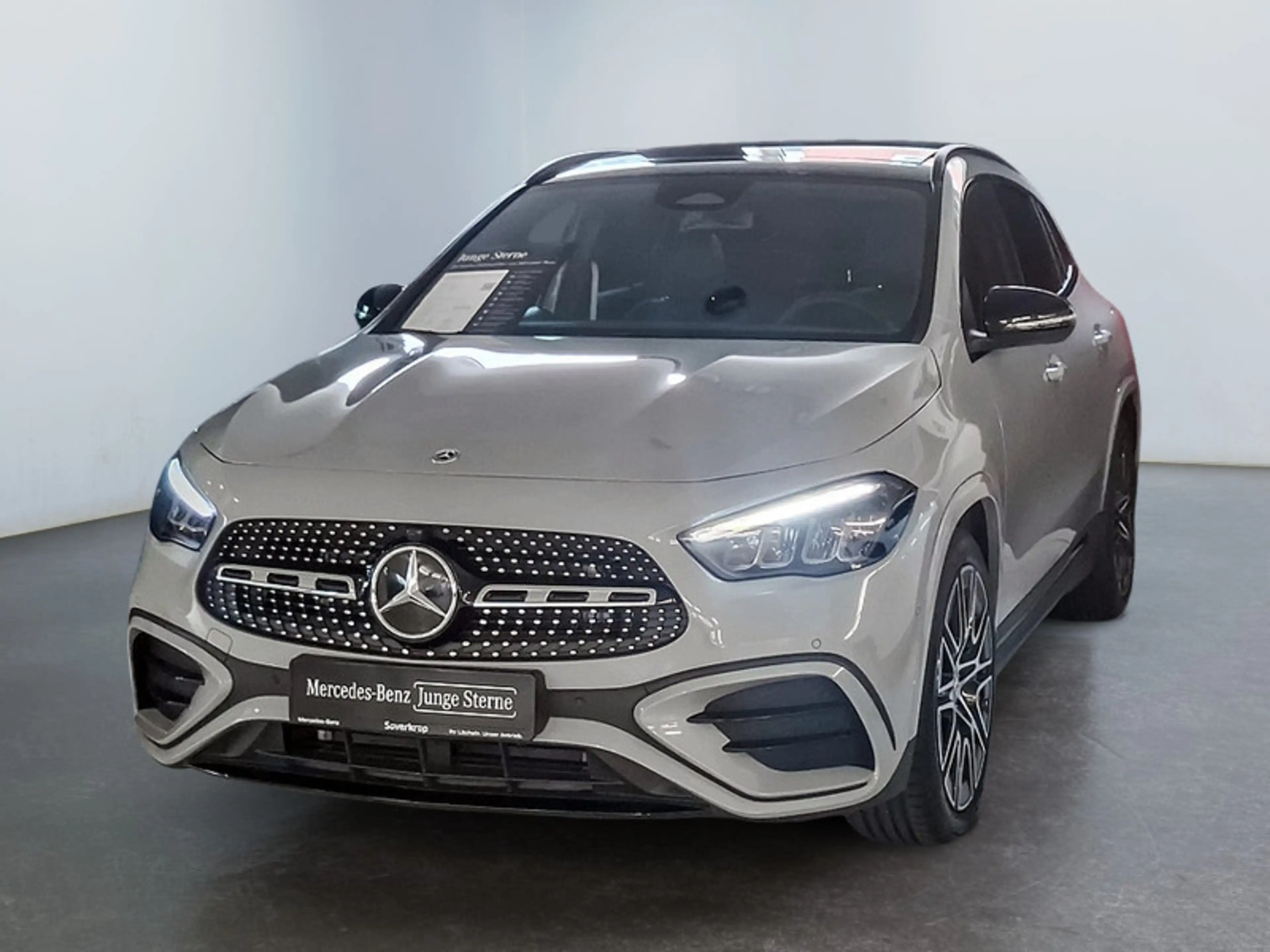 Mercedes-Benz GLA 200 d | AMG NIGHT AHK DISTR KAMERA PANO SPUR — photo 2