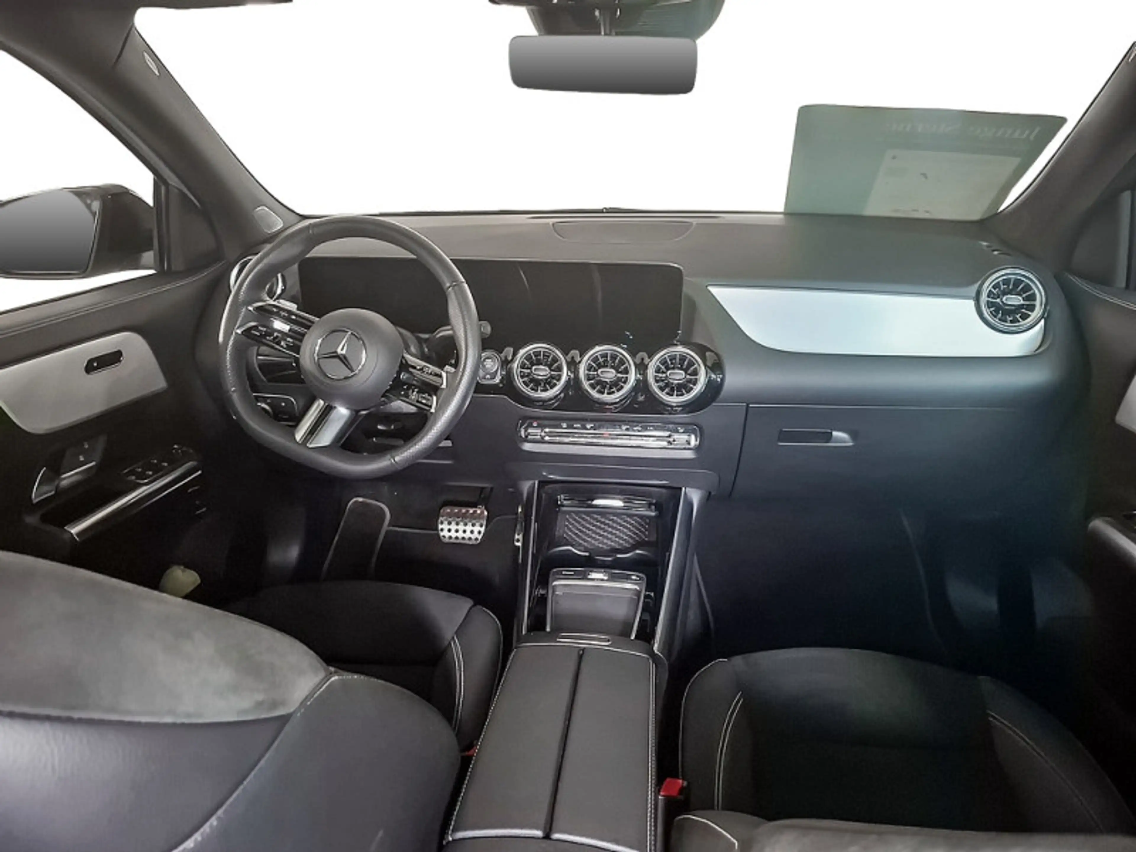 Mercedes-Benz GLA 200 d | AMG NIGHT AHK DISTR KAMERA PANO SPUR — photo 9