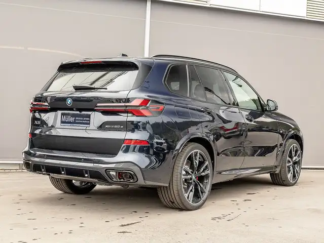 BMW X5 view 2